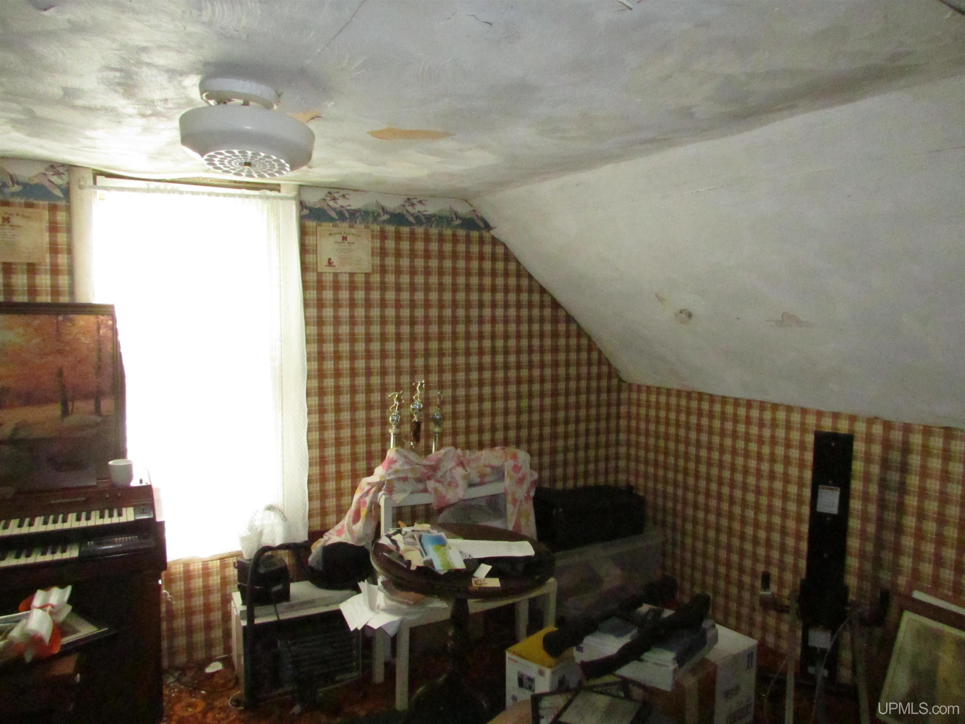 921 W Superior Street Property Photo 12