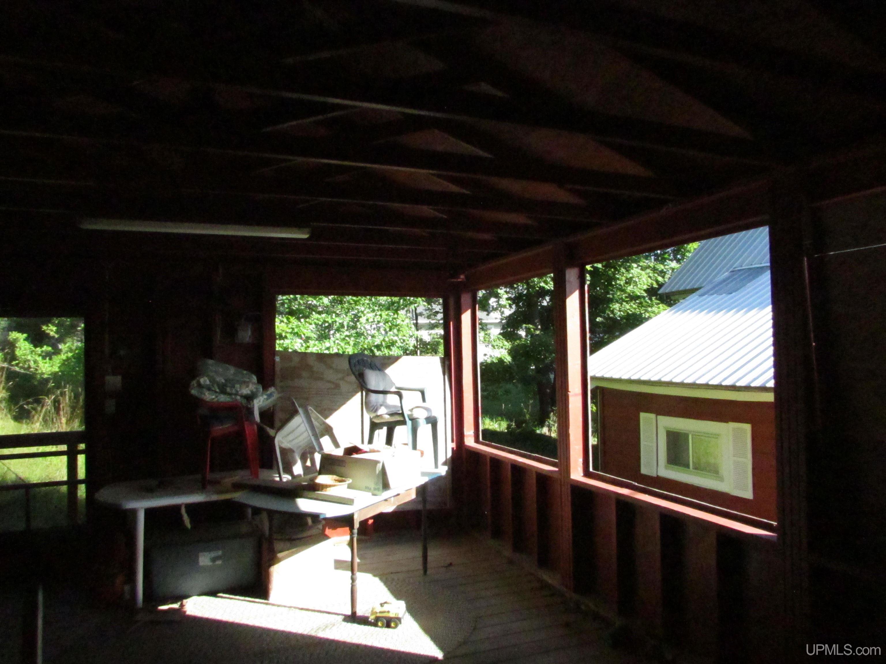 921 W Superior Street Property Photo 27