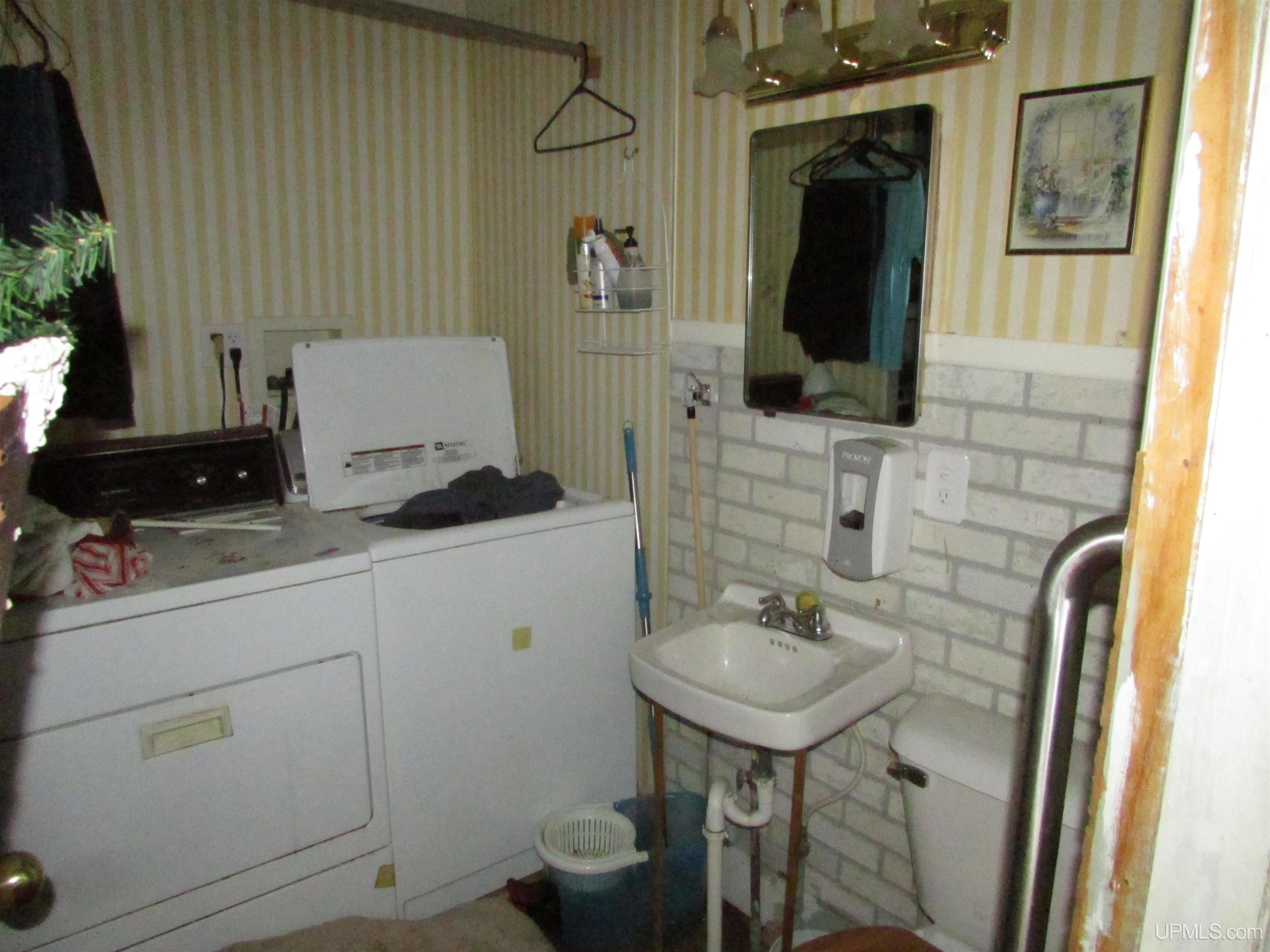 921 W Superior Street Property Photo 29