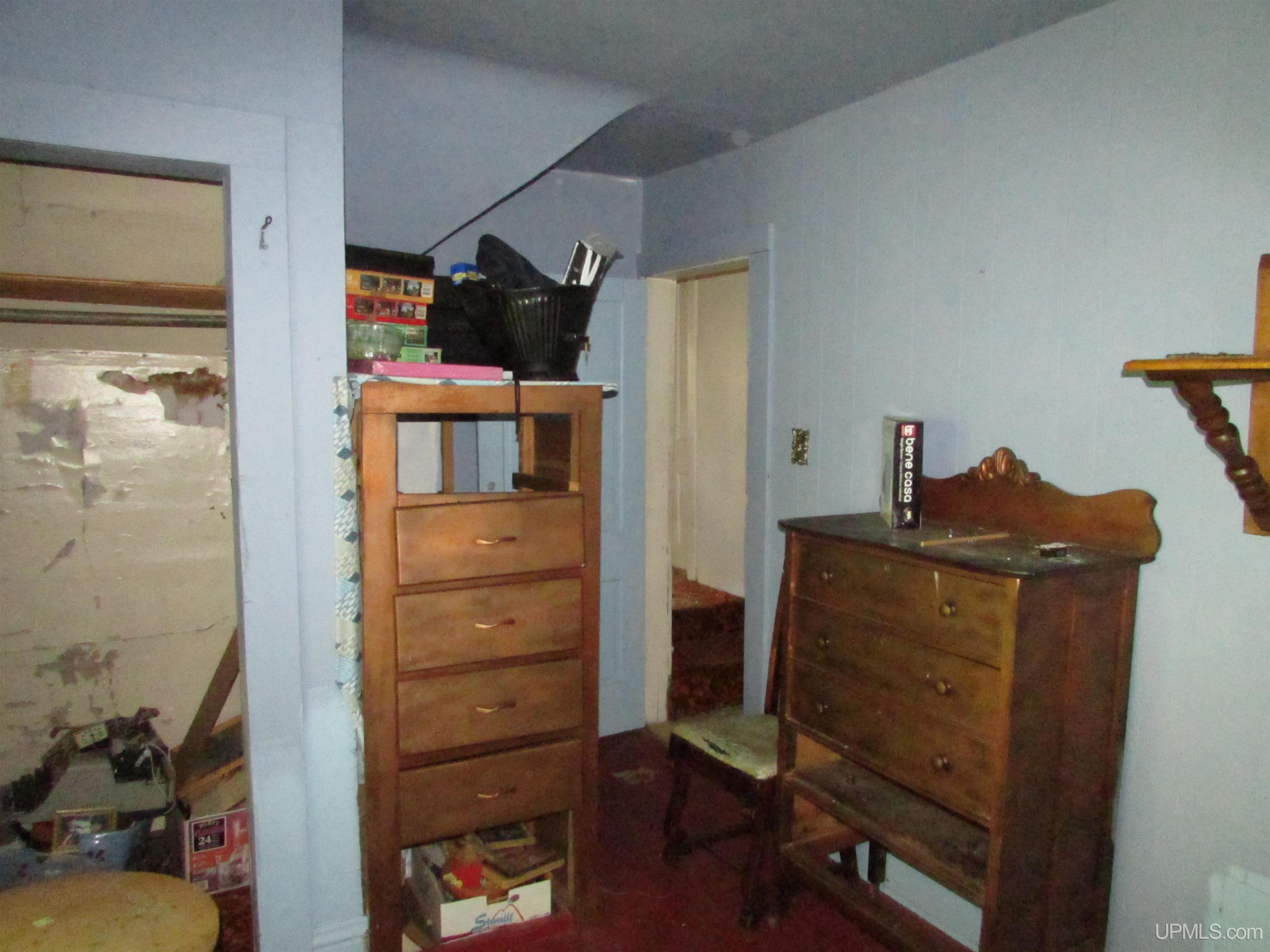921 W Superior Street Property Photo 32