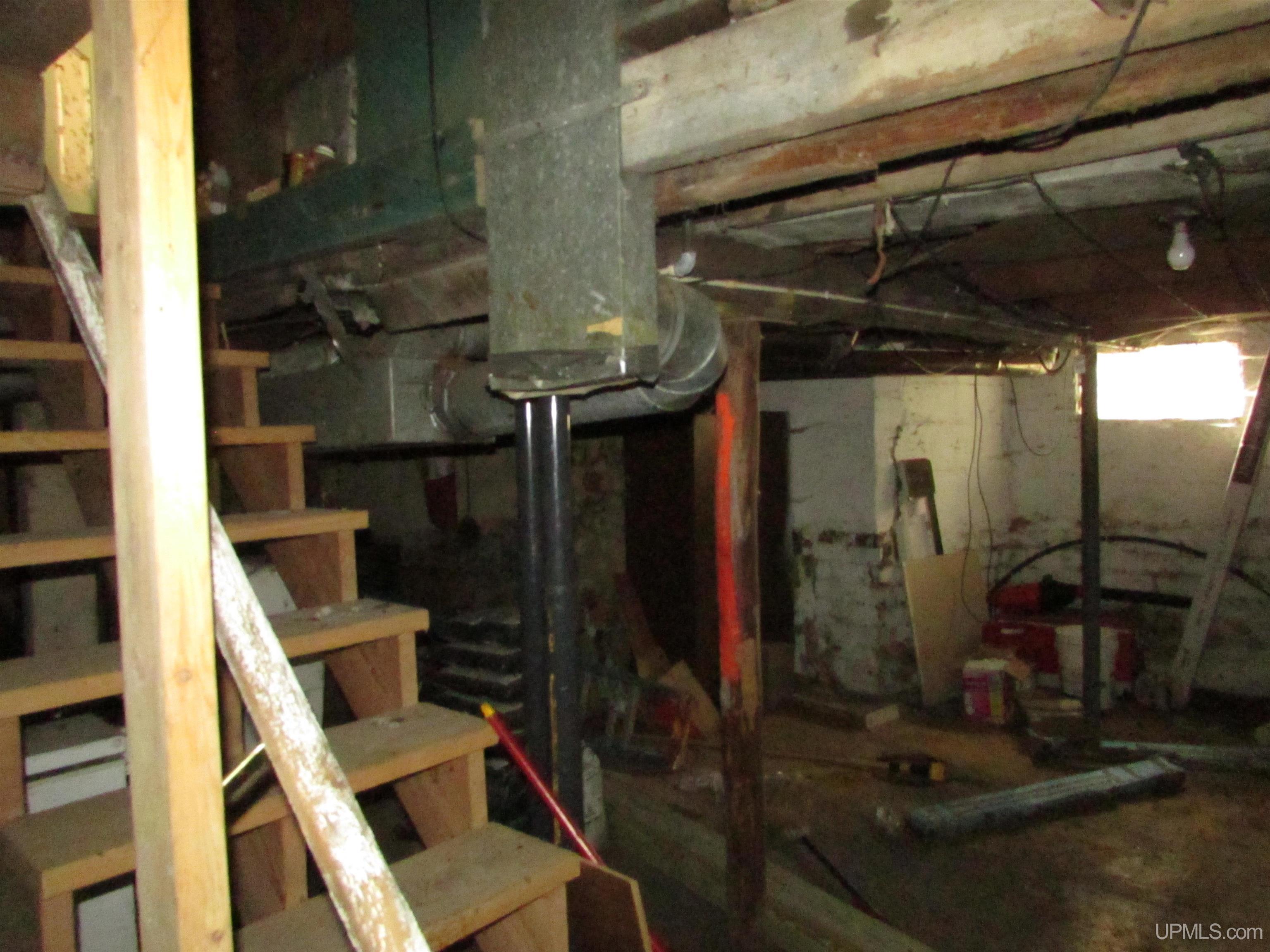 921 W Superior Street Property Photo 37