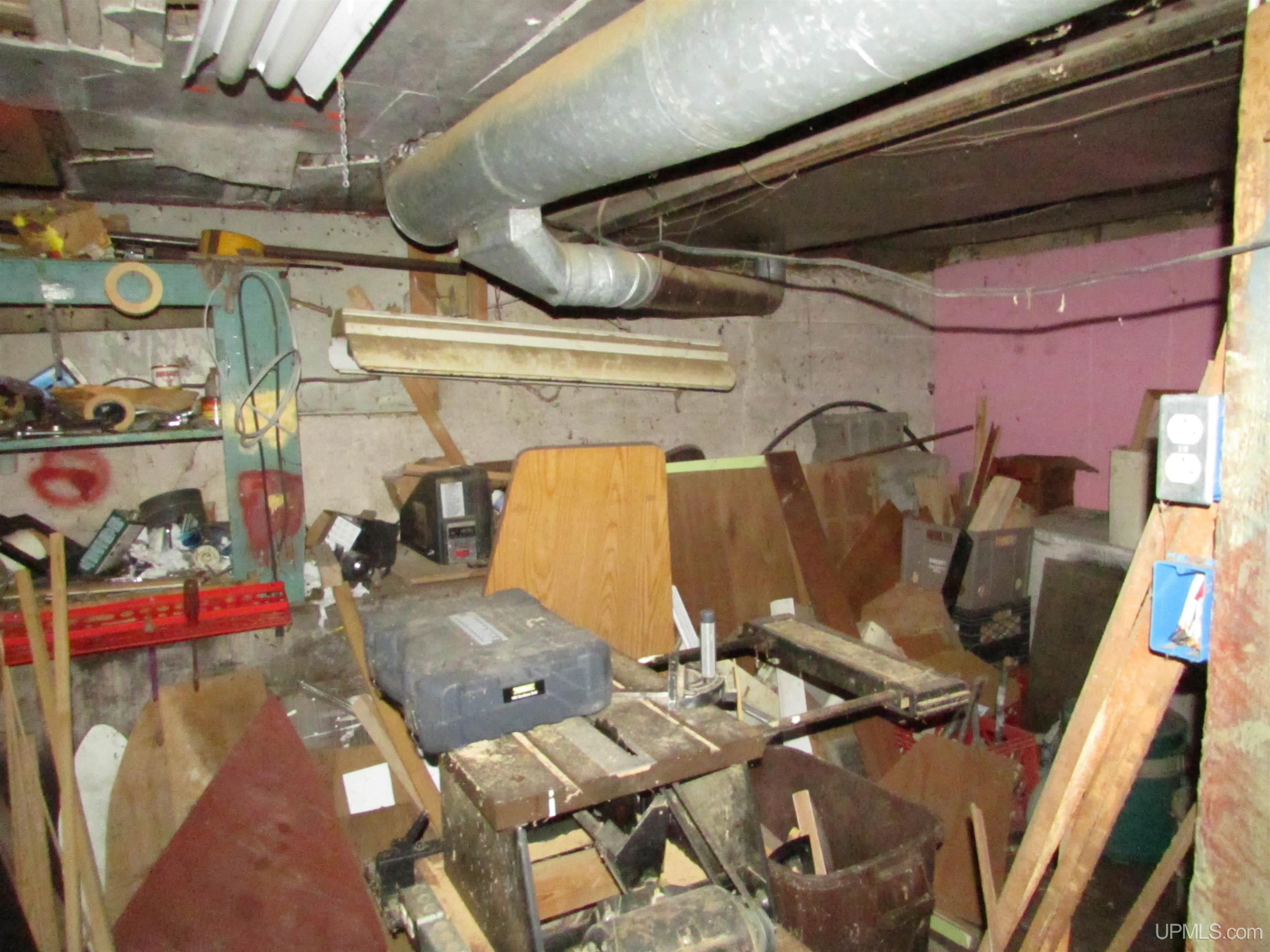 921 W Superior Street Property Photo 39
