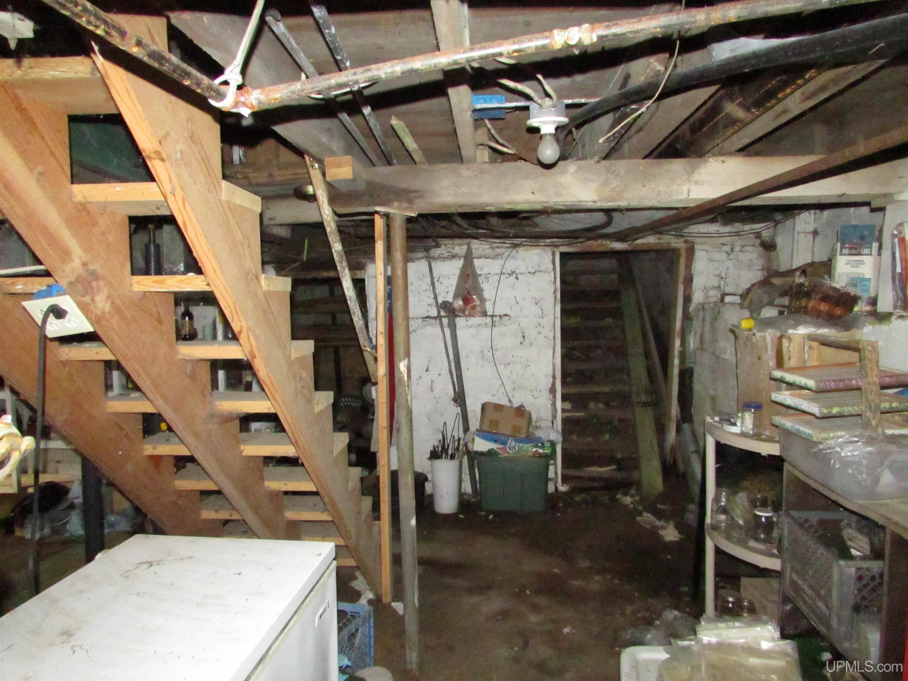 921 W Superior Street Property Photo 40