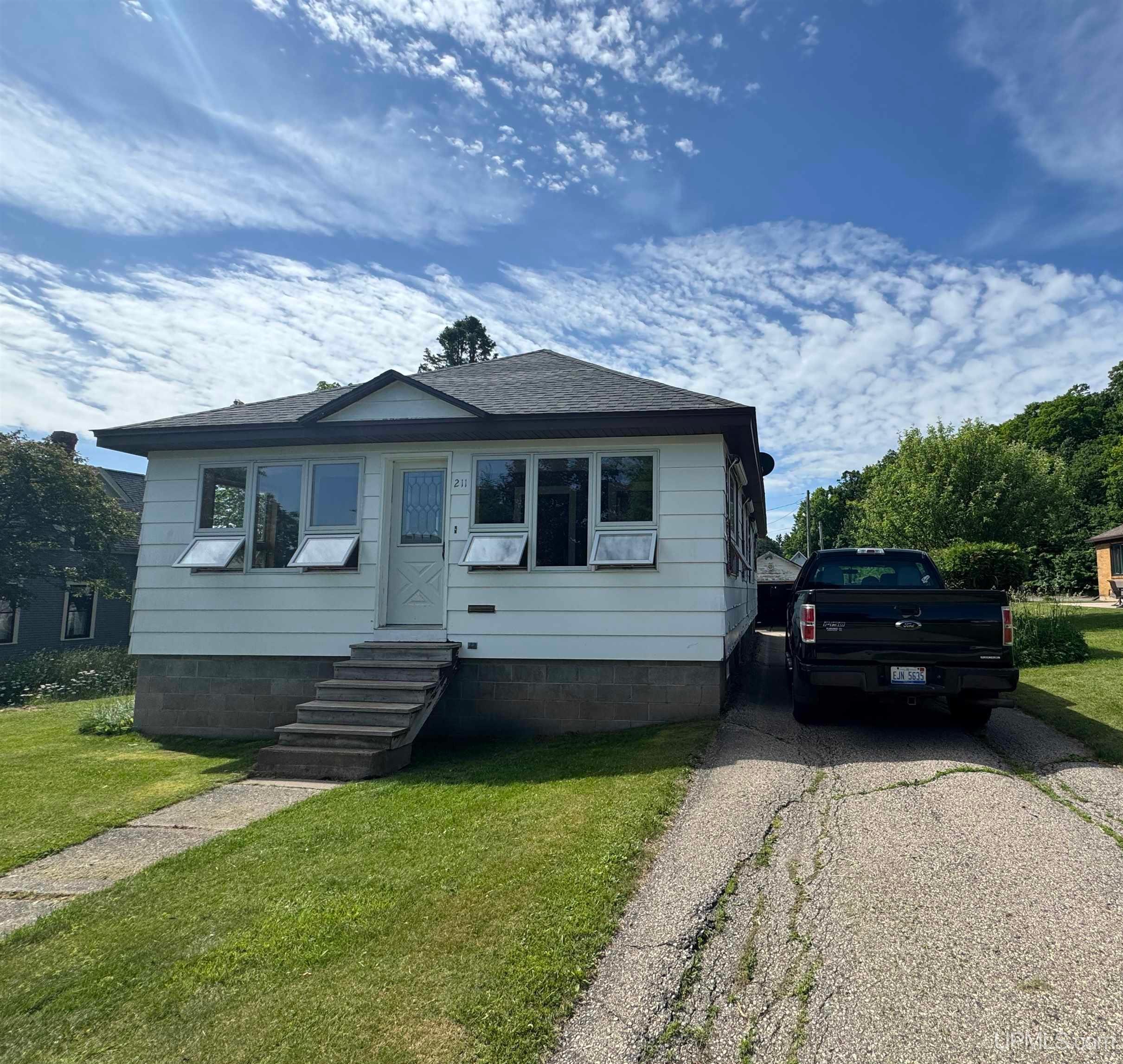 211 Michigan Avenue Property Photo 1