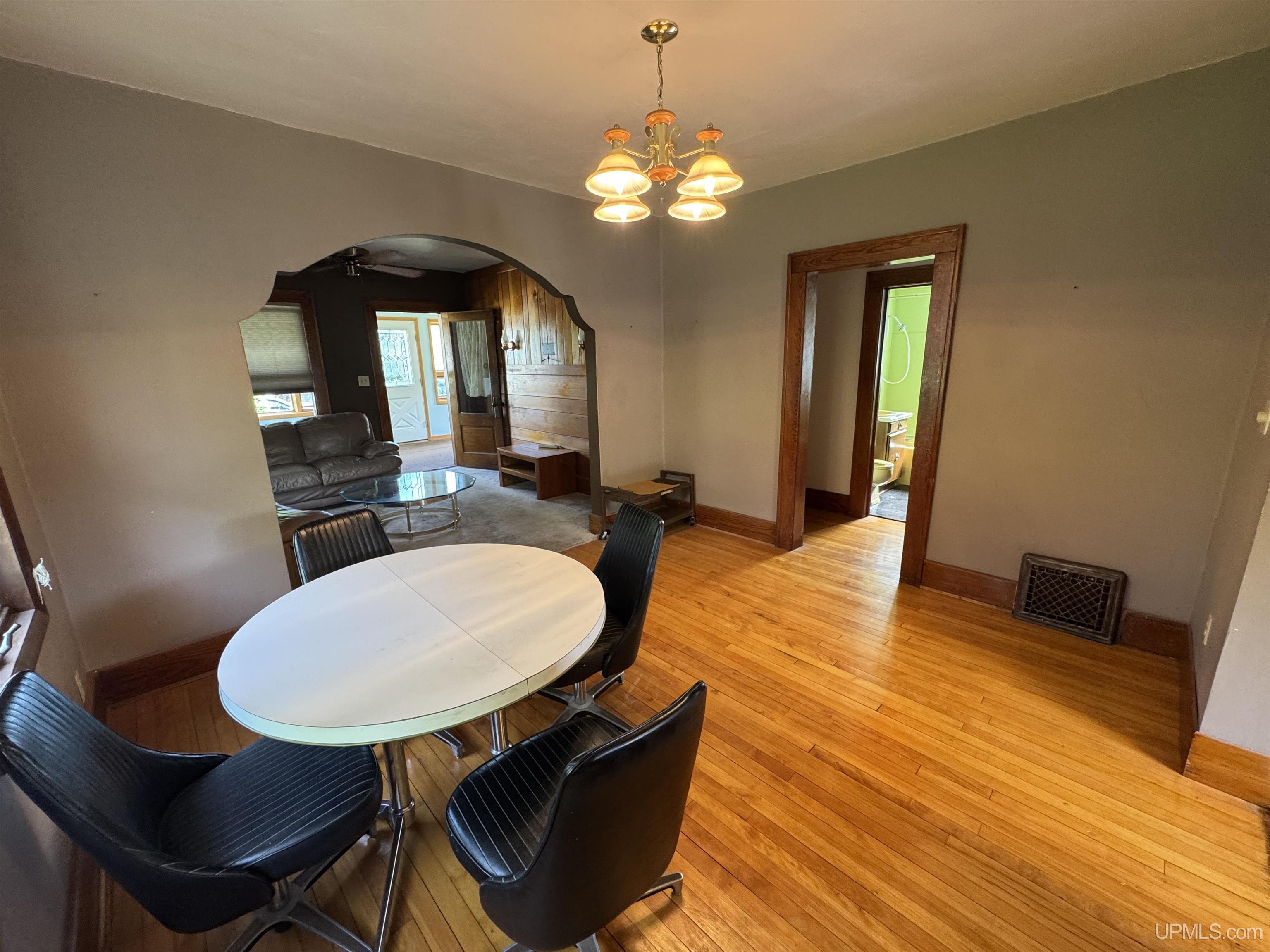 211 Michigan Avenue Property Photo 5