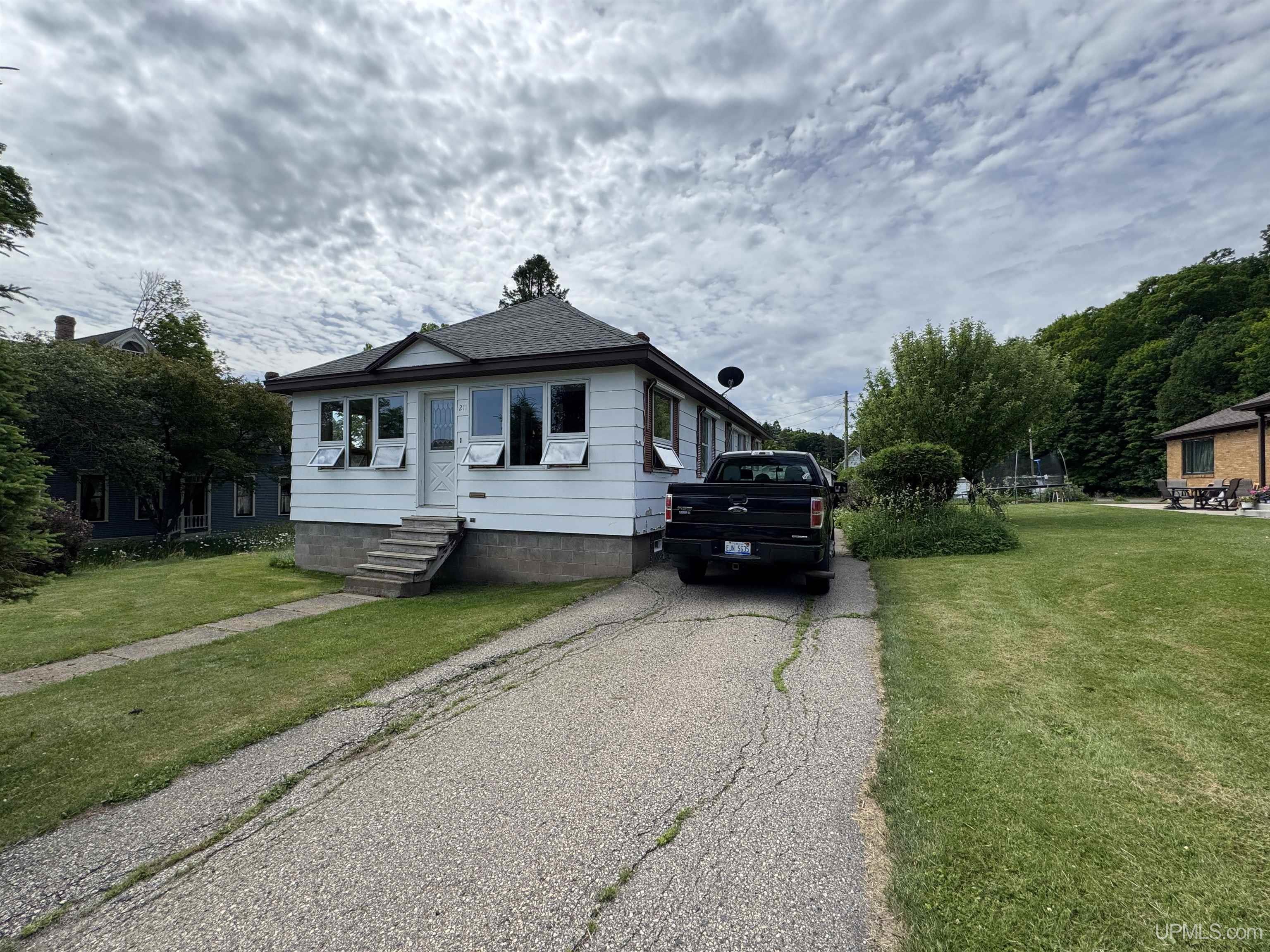 211 Michigan Avenue Property Photo 23