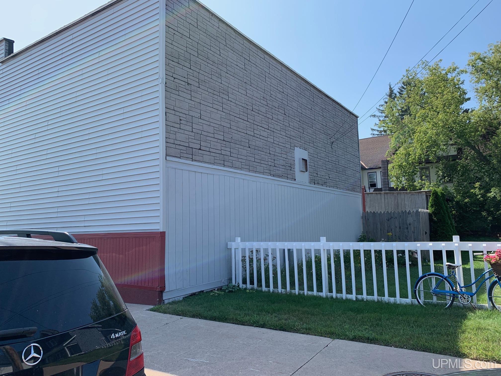 101 Hecla Street Property Photo 4
