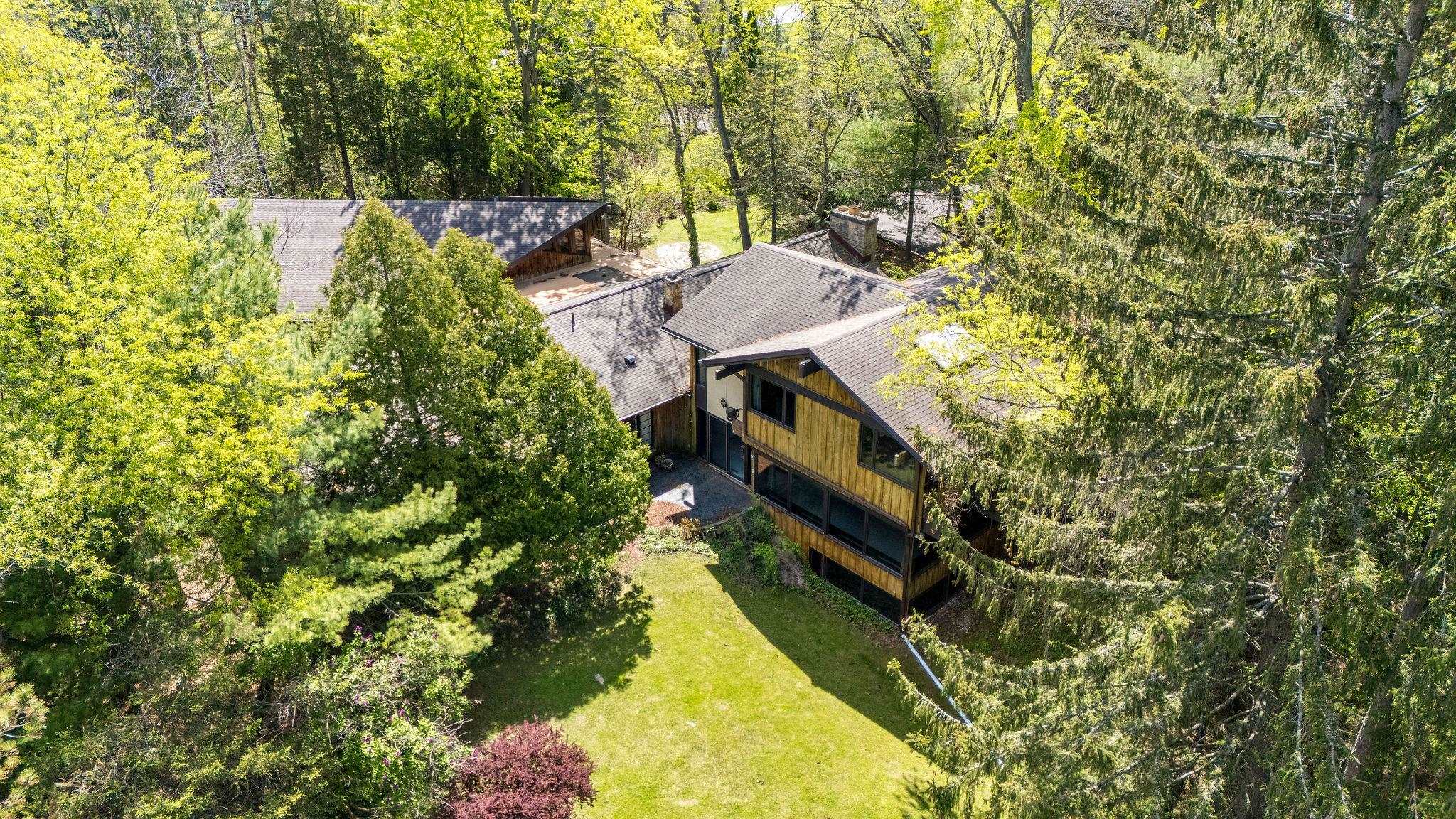 4535 N River Road Property Photo 1