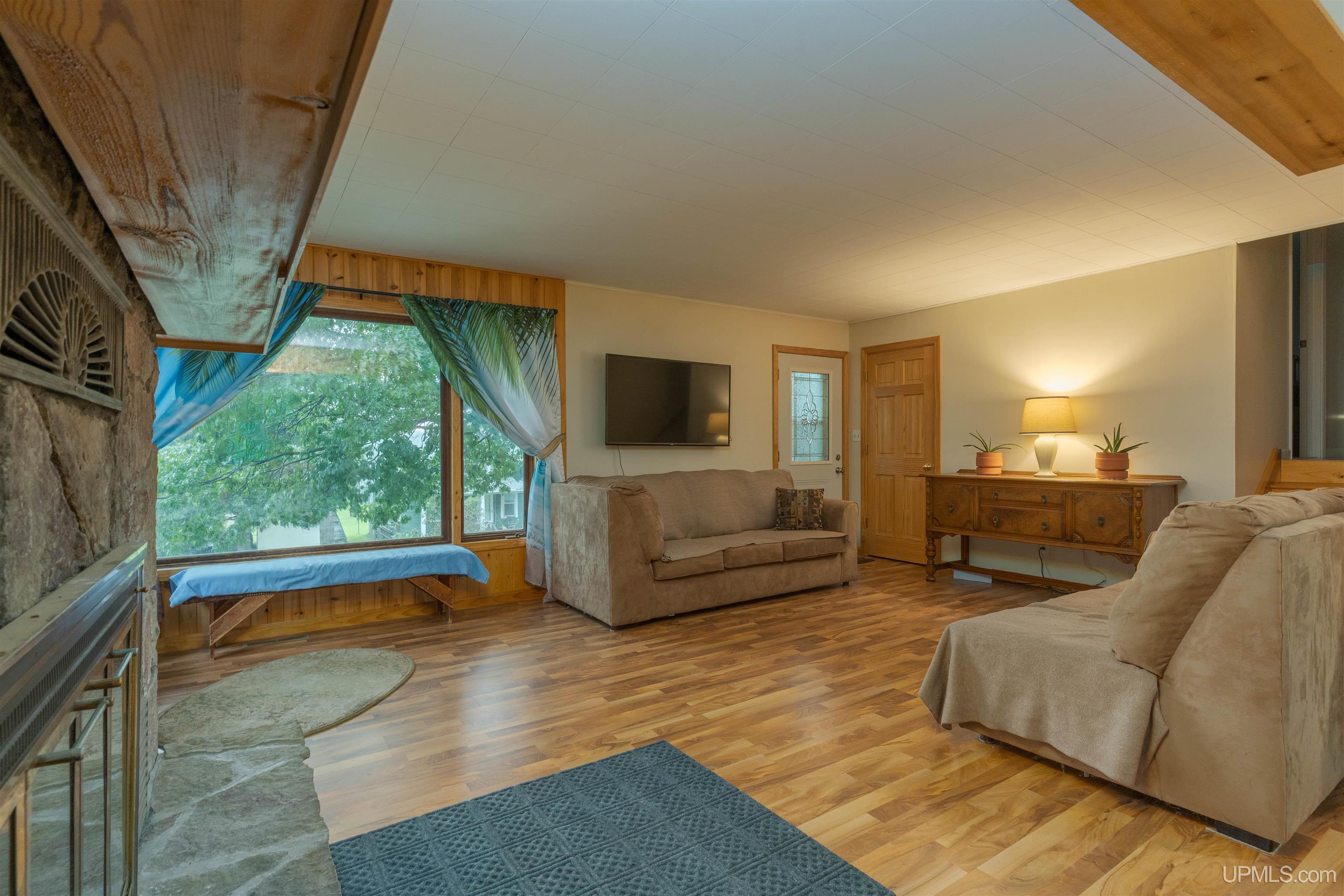 106 3rd Street Property Photo 3