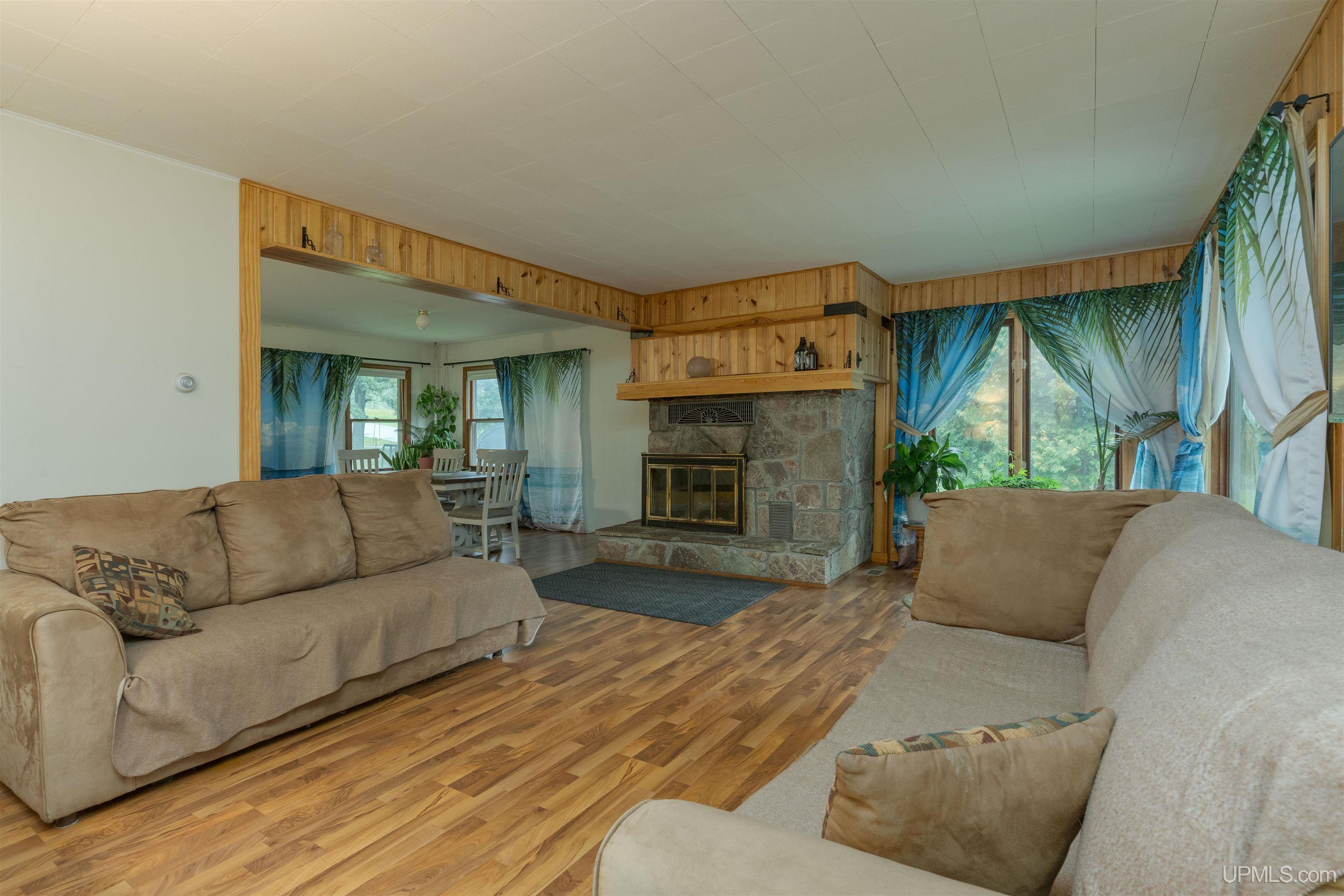 106 3rd Street Property Photo 4
