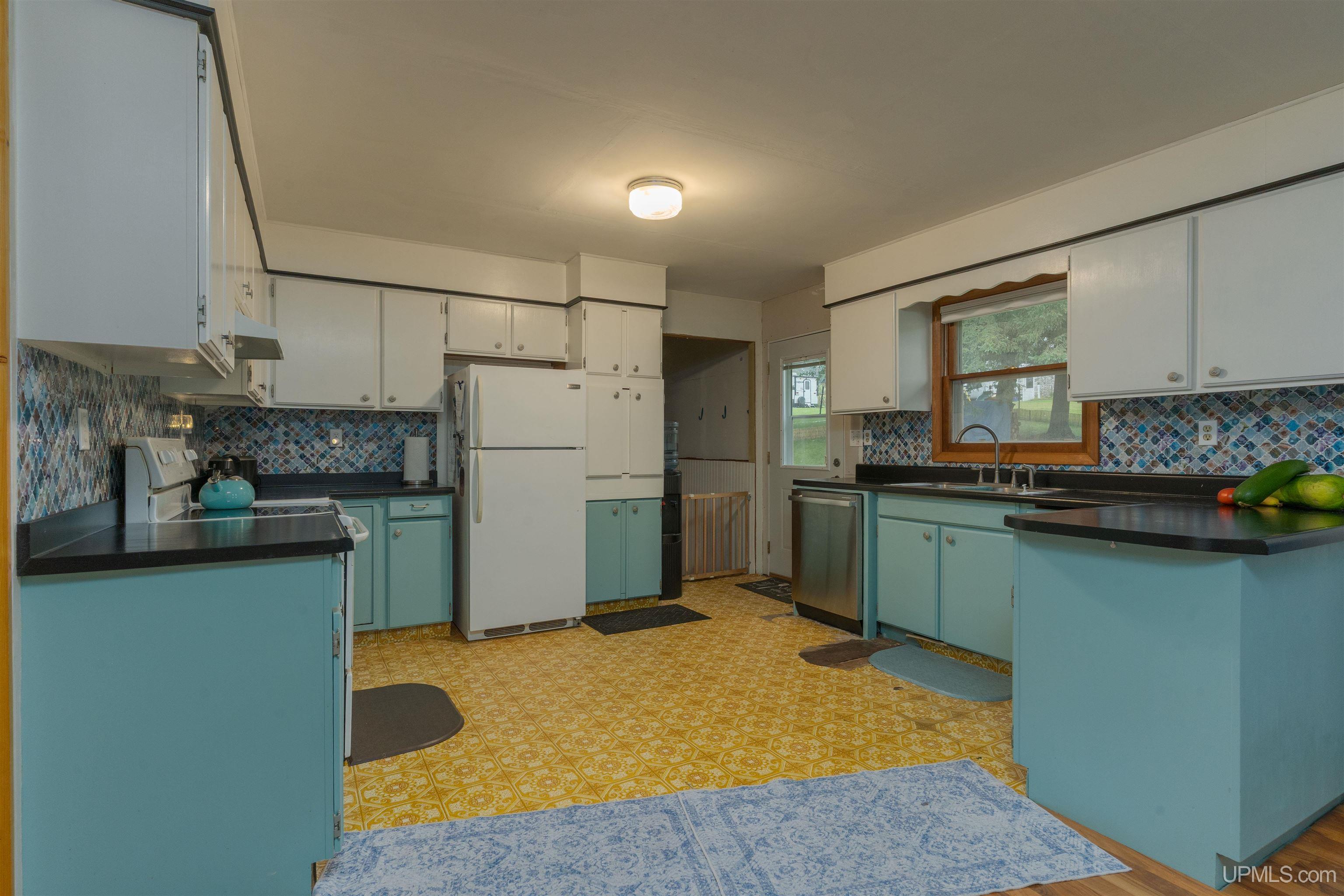 106 3rd Street Property Photo 7