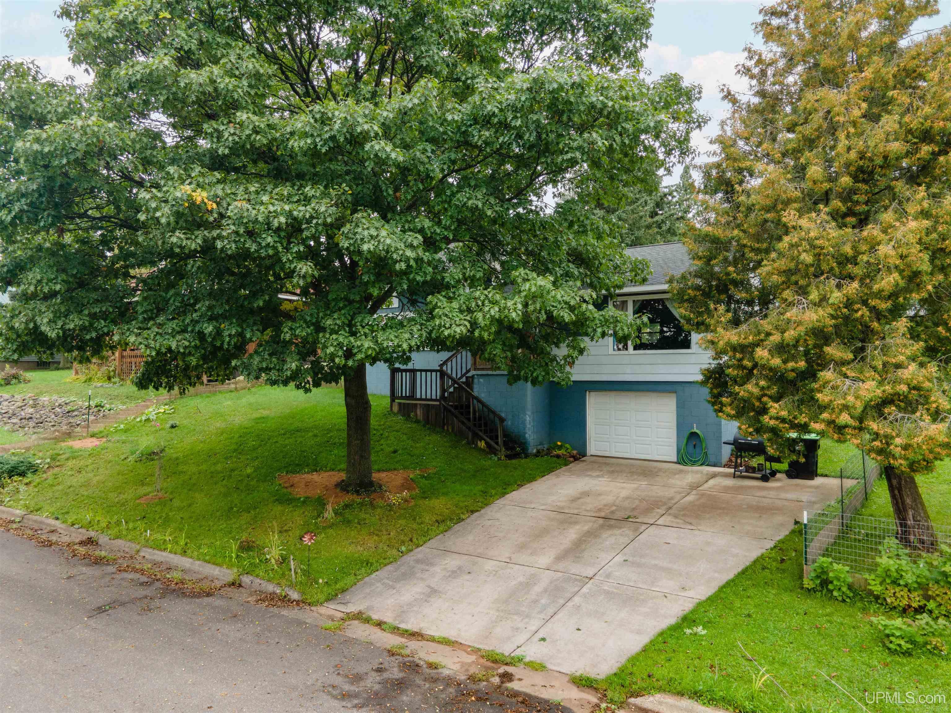 106 3rd Street Property Photo 27