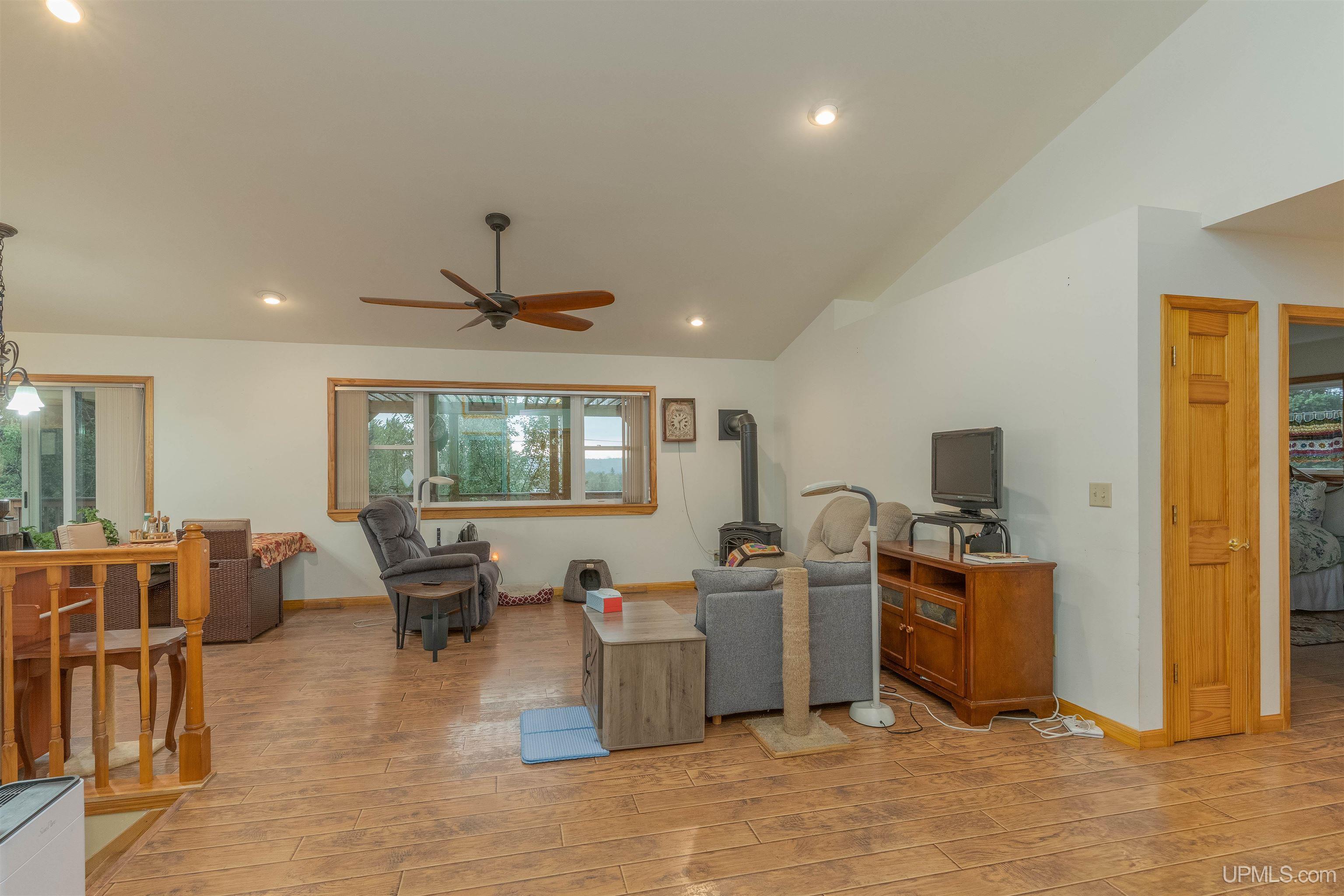511 3rd Street Property Photo 3