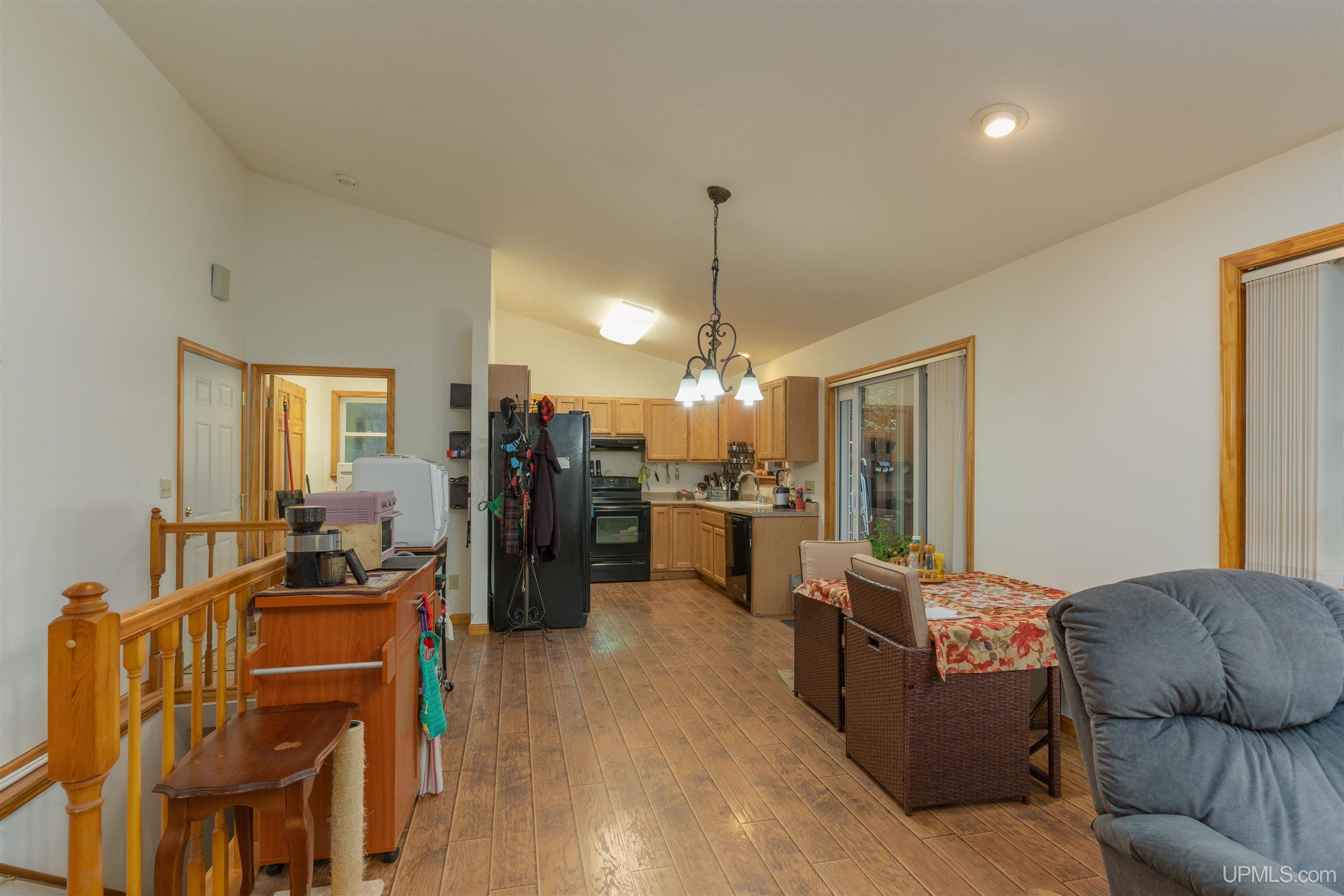 511 3rd Street Property Photo 5