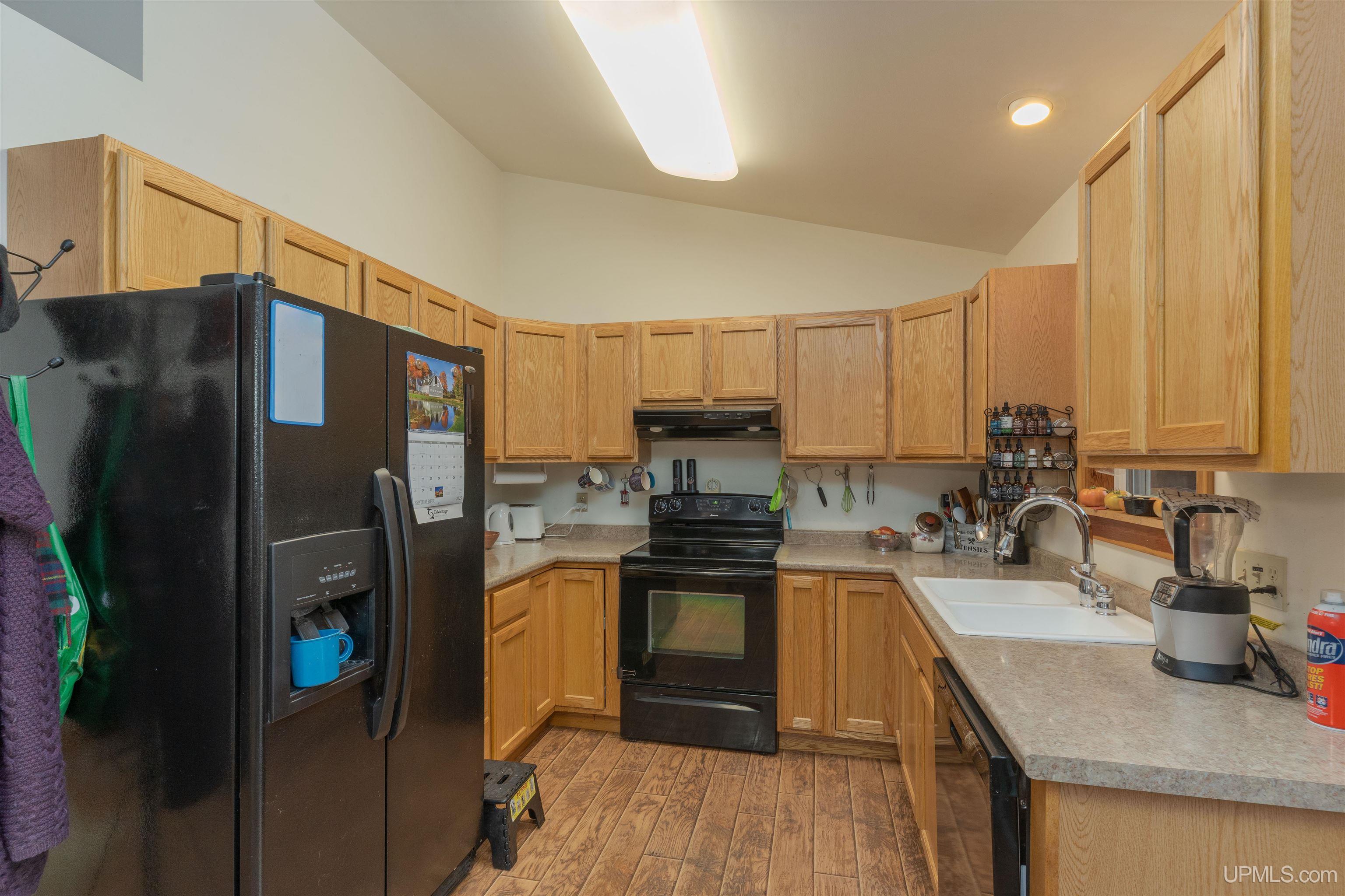 511 3rd Street Property Photo 6