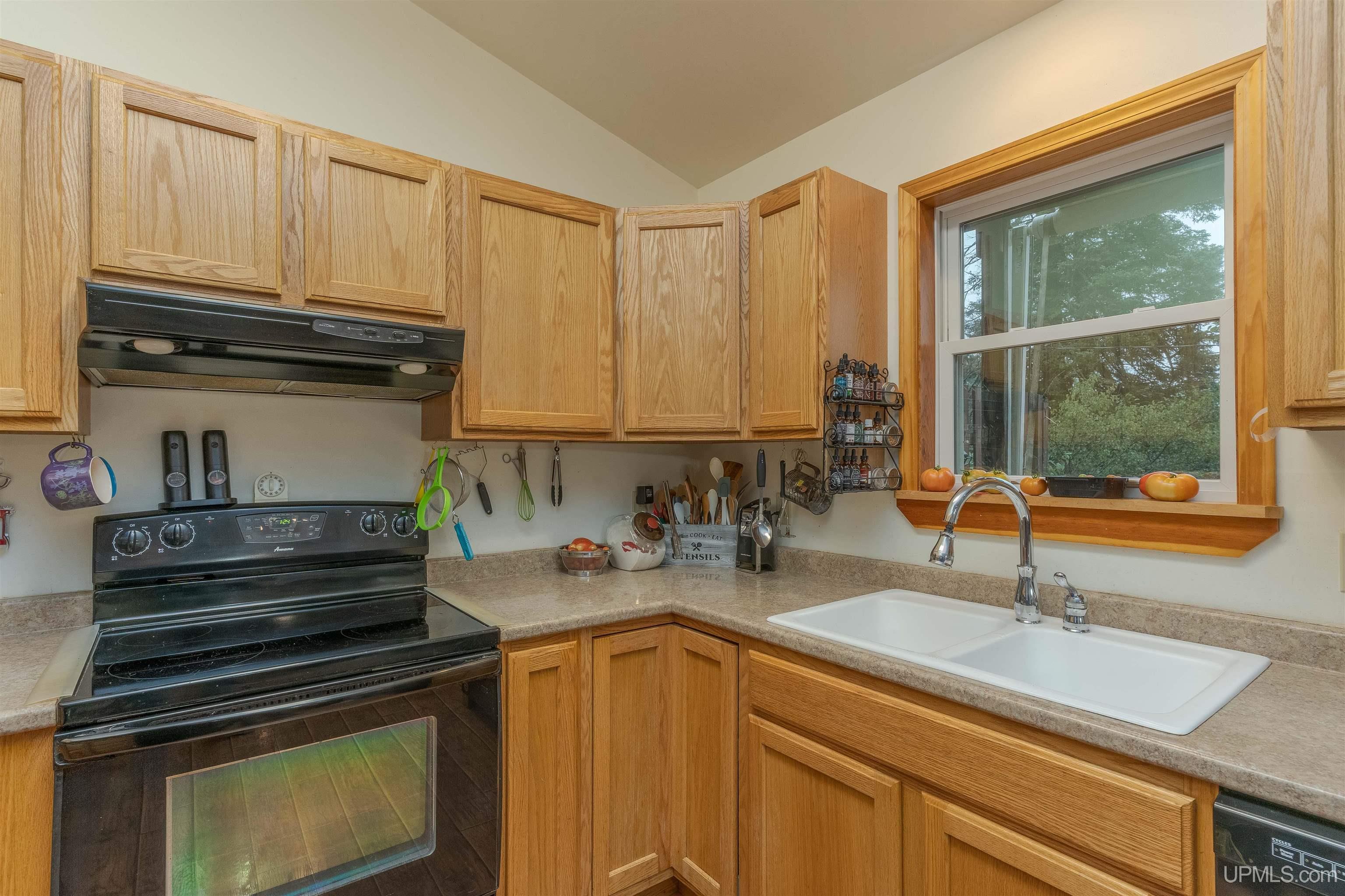 511 3rd Street Property Photo 7