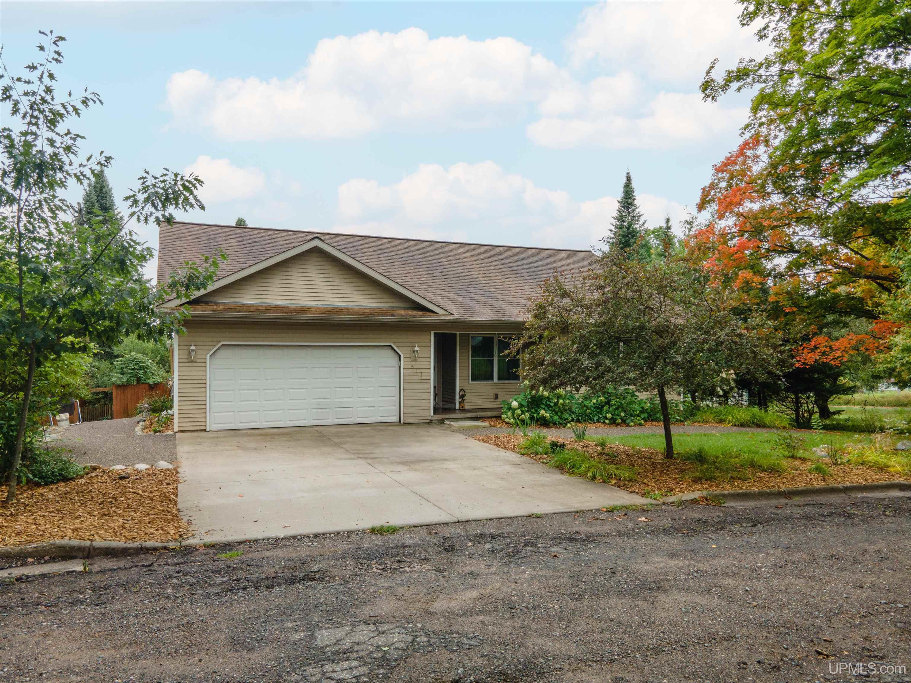 511 3rd Street Property Photo 27