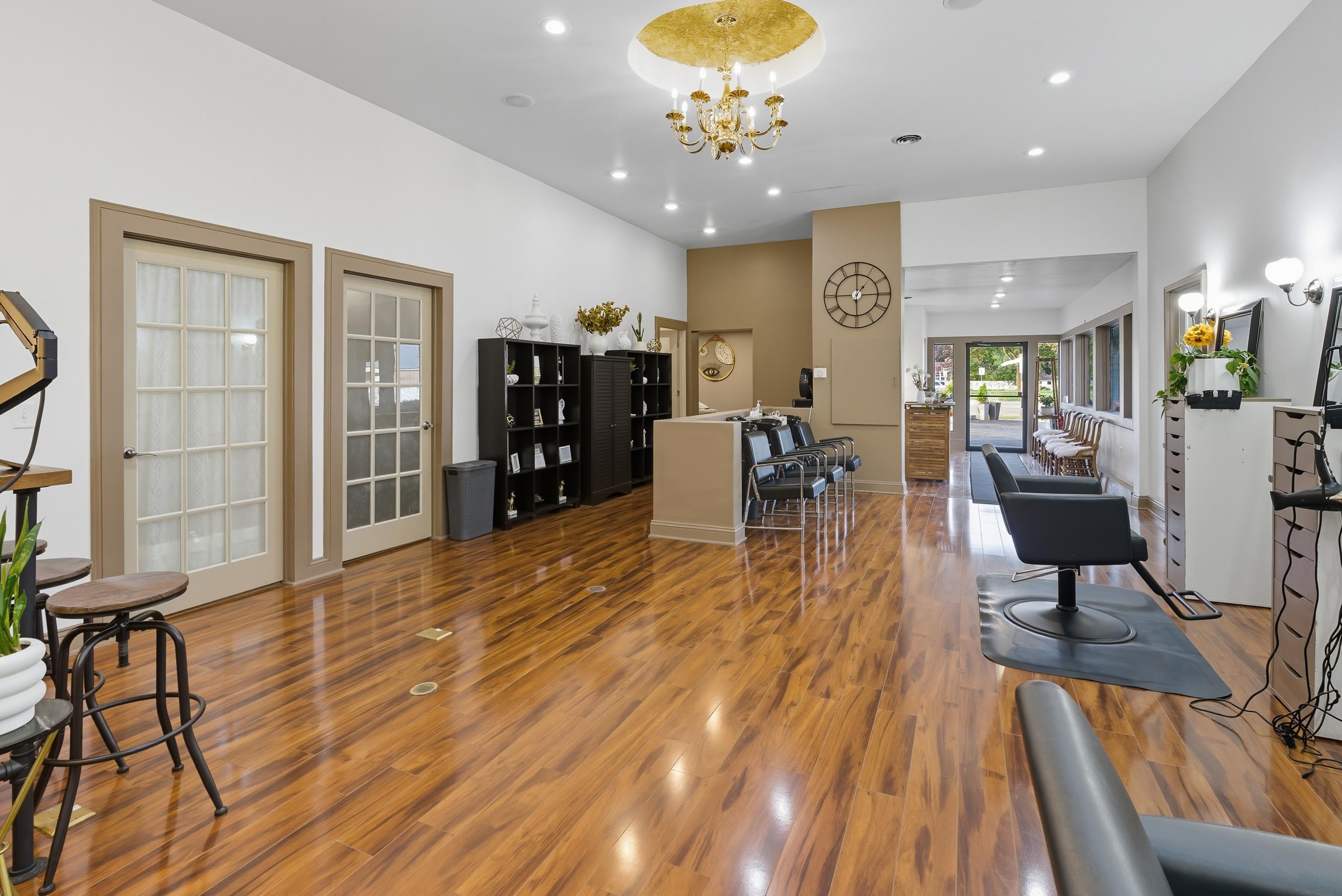 124 Ashman Circle Property Photo 8