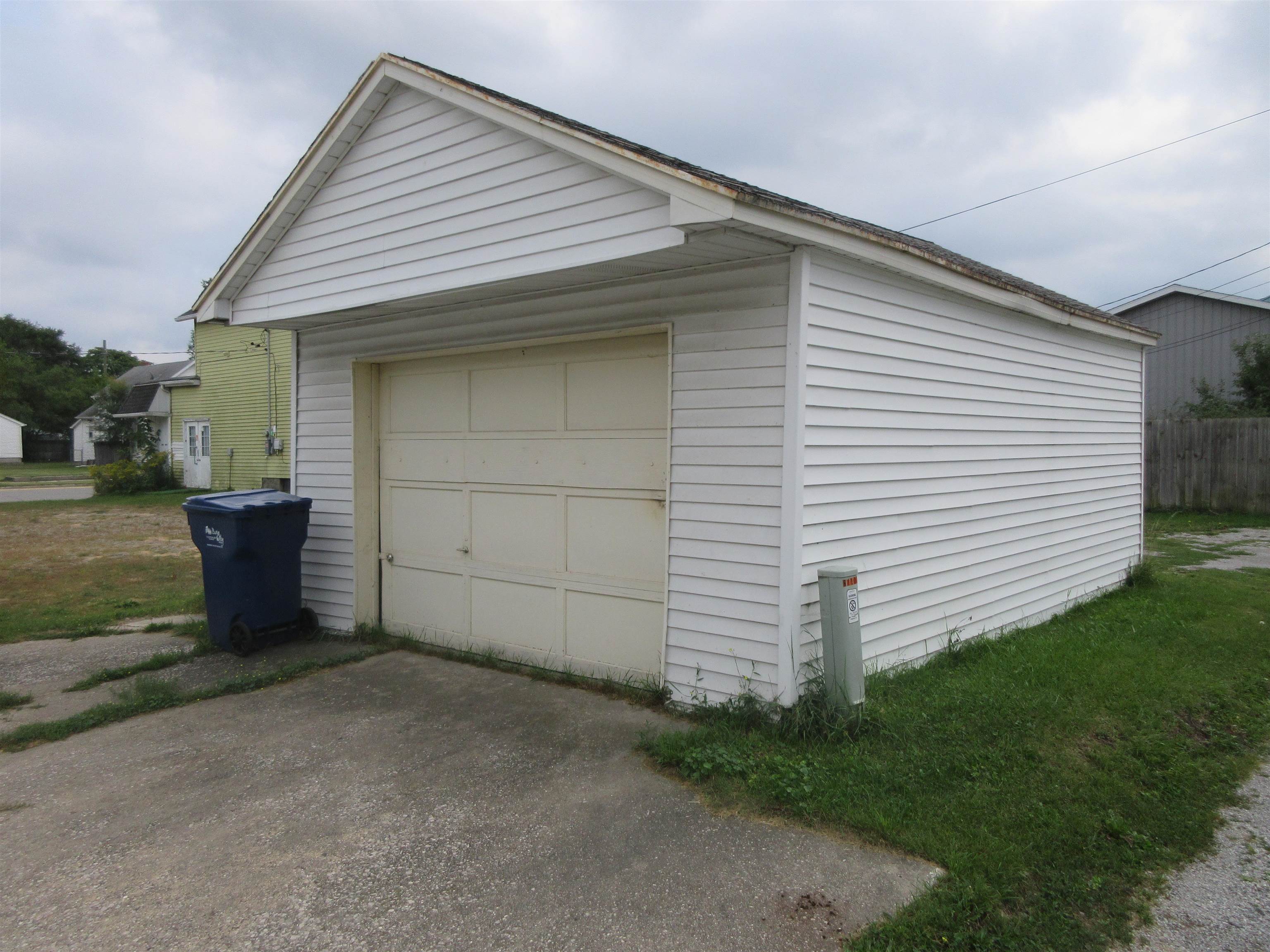 1100-1102 Garfield Avenue Property Photo 6