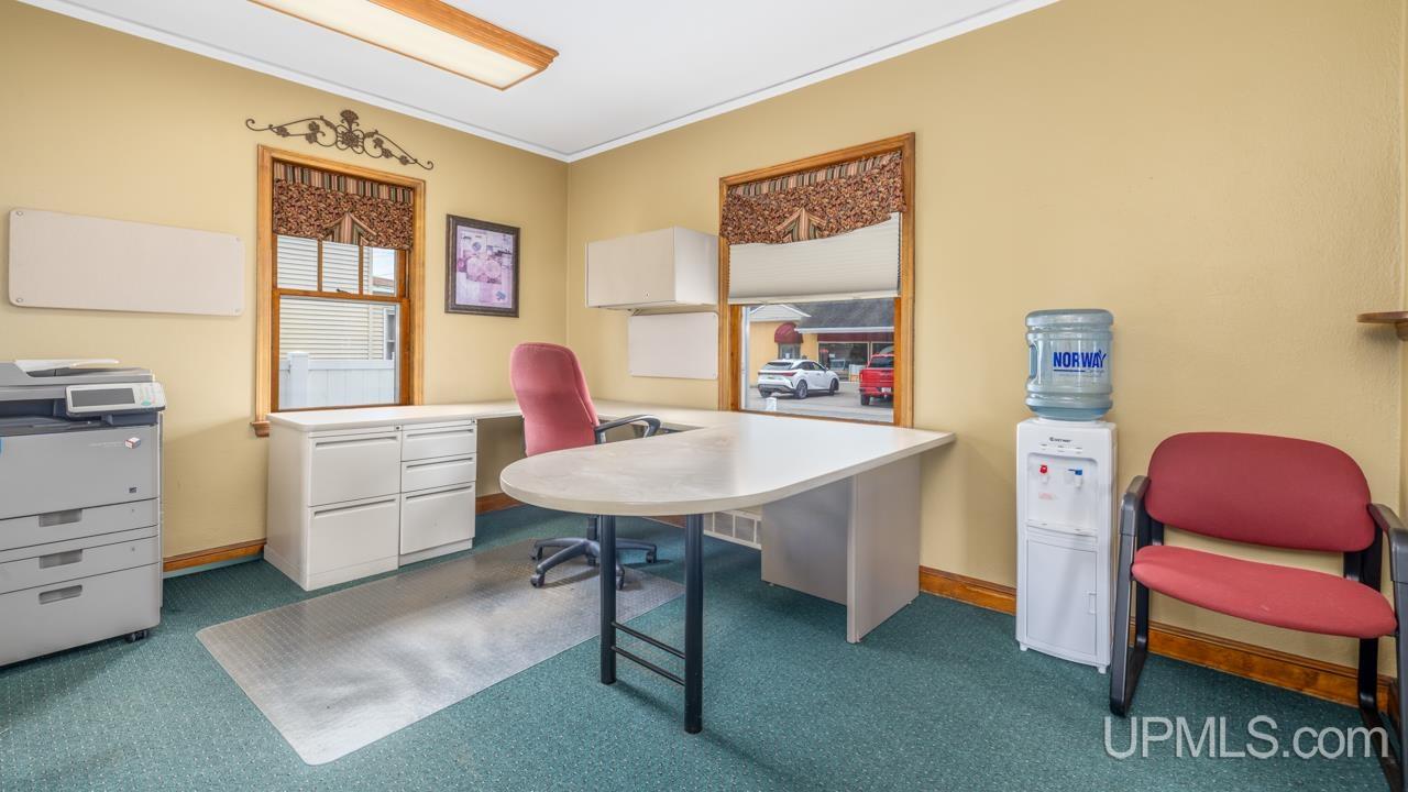 212 E Margaret Street Property Photo 4