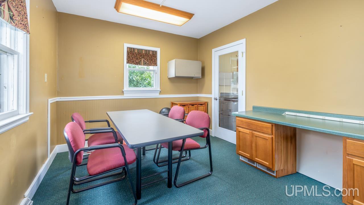 212 E Margaret Street Property Photo 6