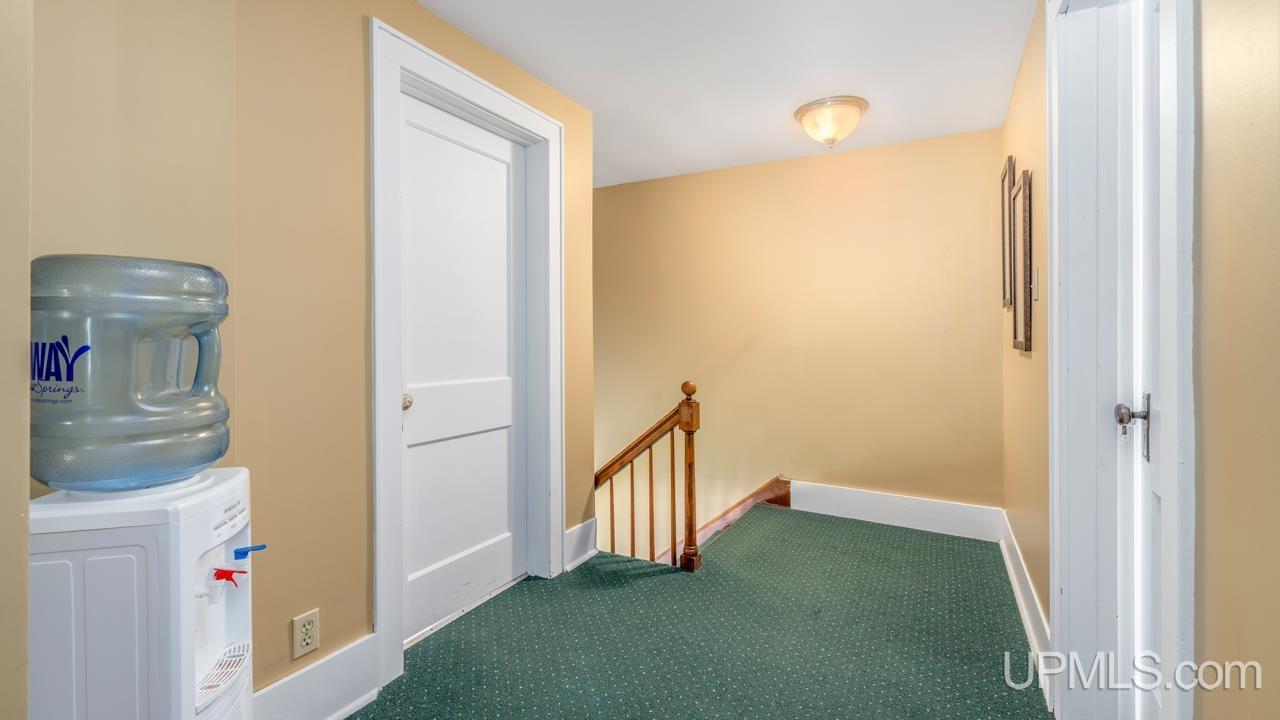 212 E Margaret Street Property Photo 8