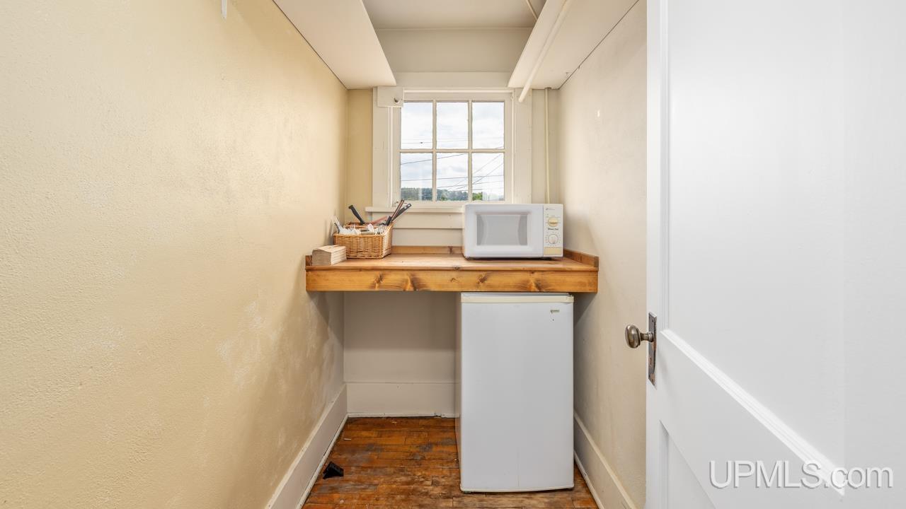 212 E Margaret Street Property Photo 12