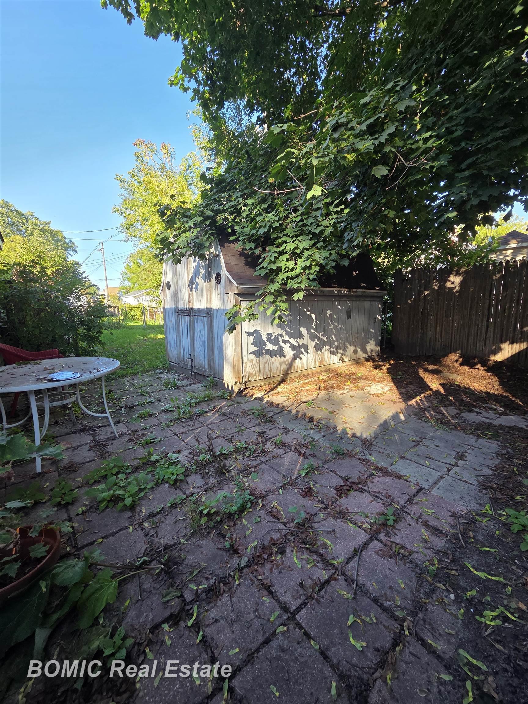 413 Franklin Street Property Photo 22