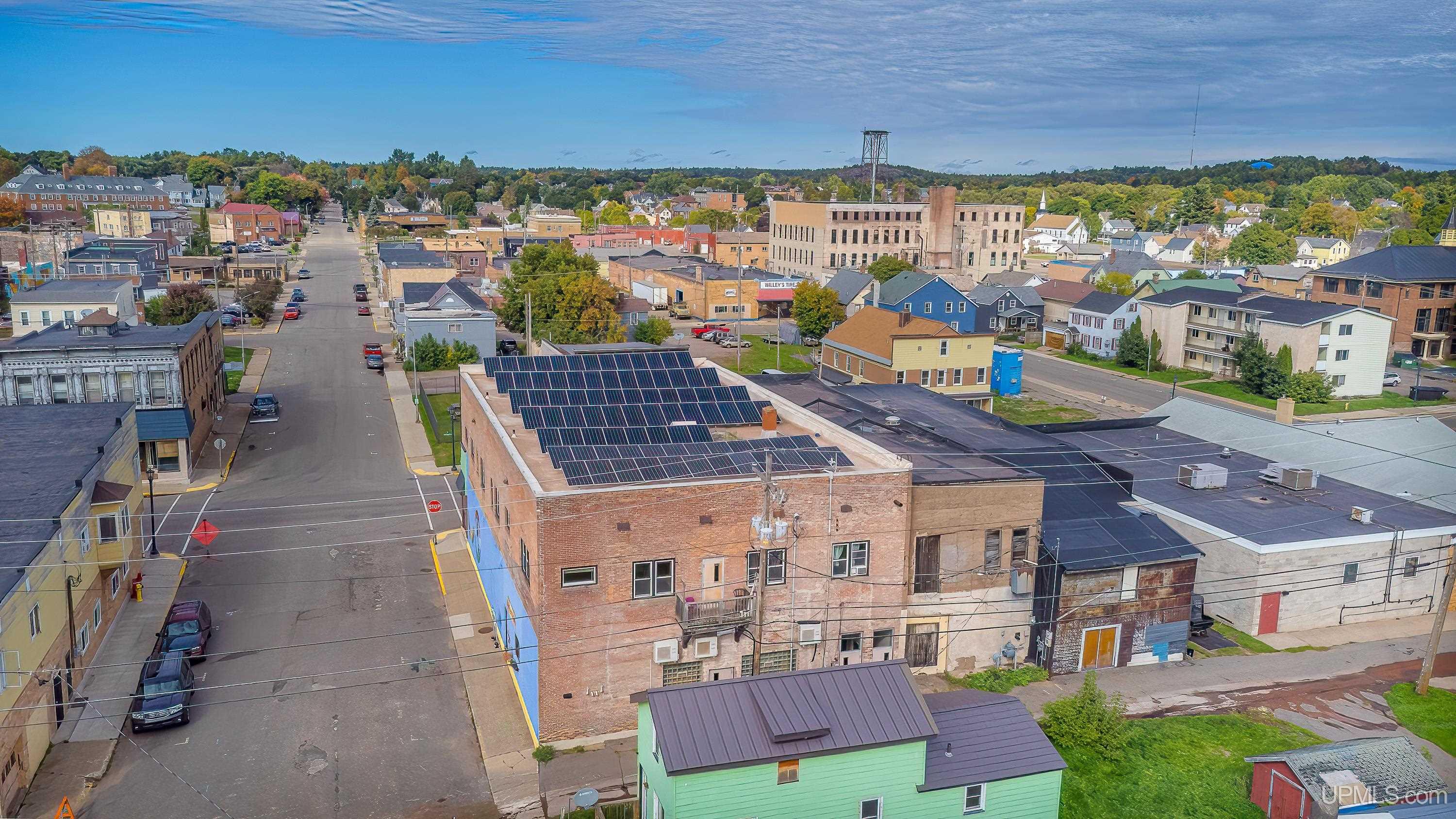 200 E Division Street Property Photo 2