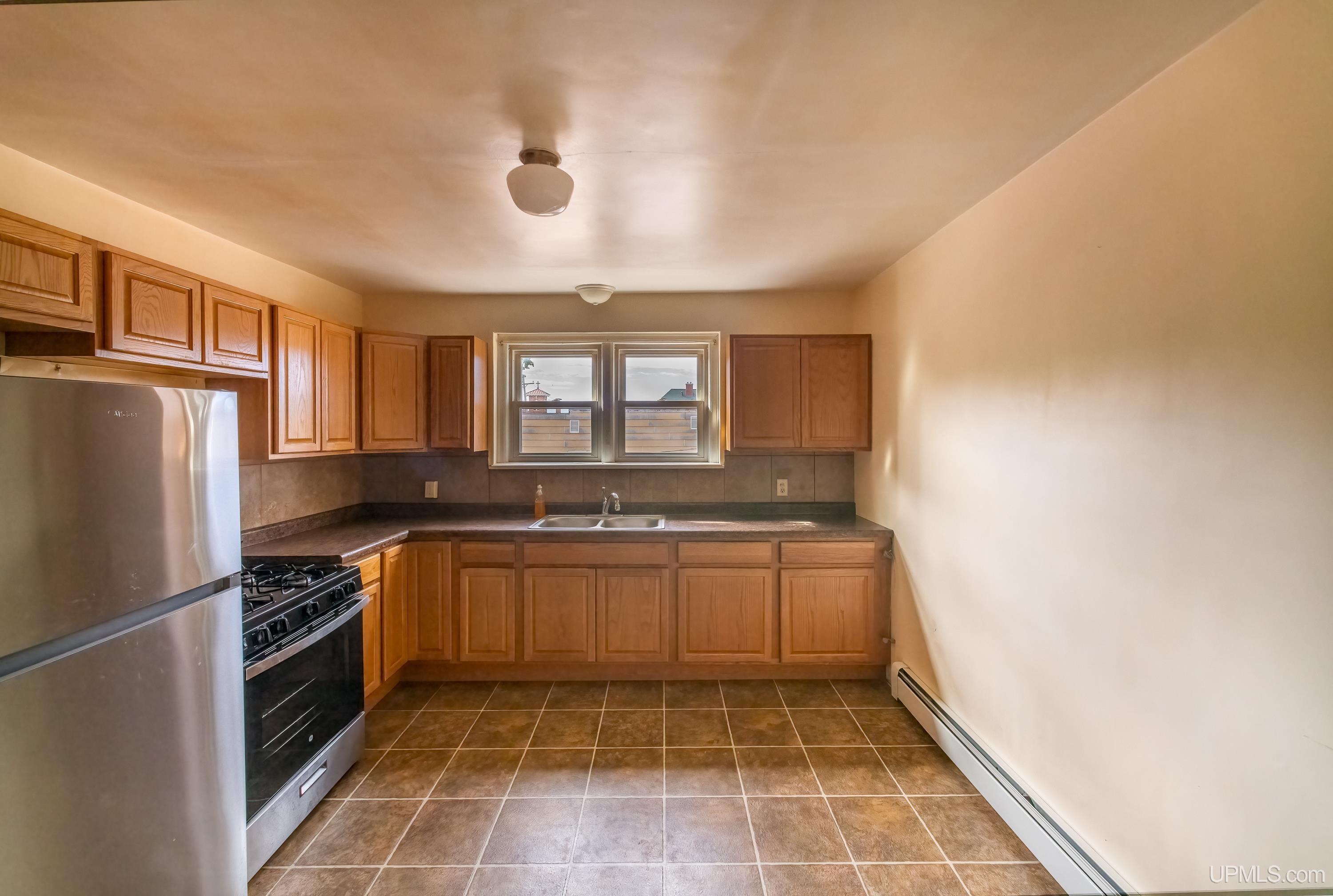200 E Division Street Property Photo 10