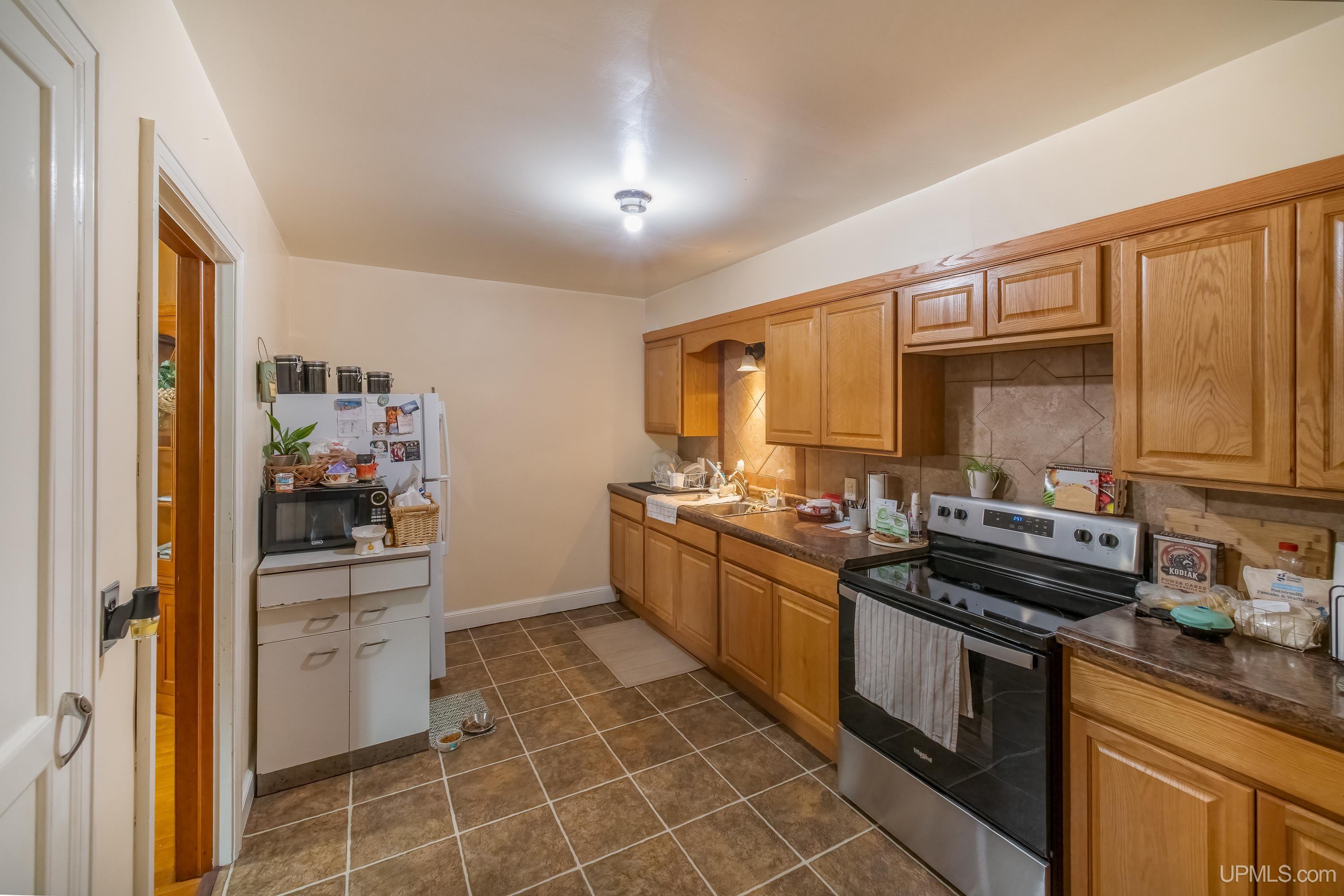 200 E Division Street Property Photo 11