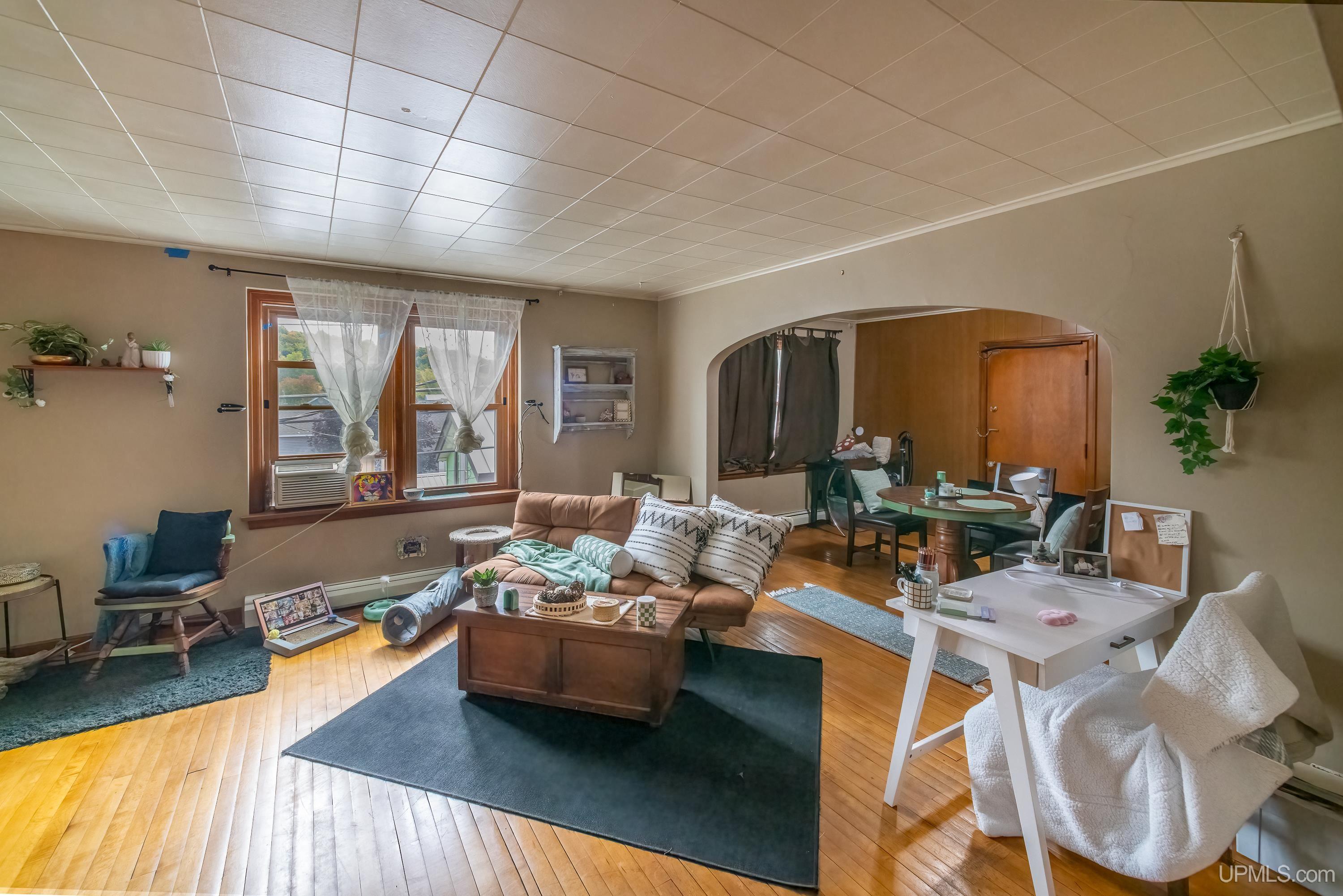 200 E Division Street Property Photo 13