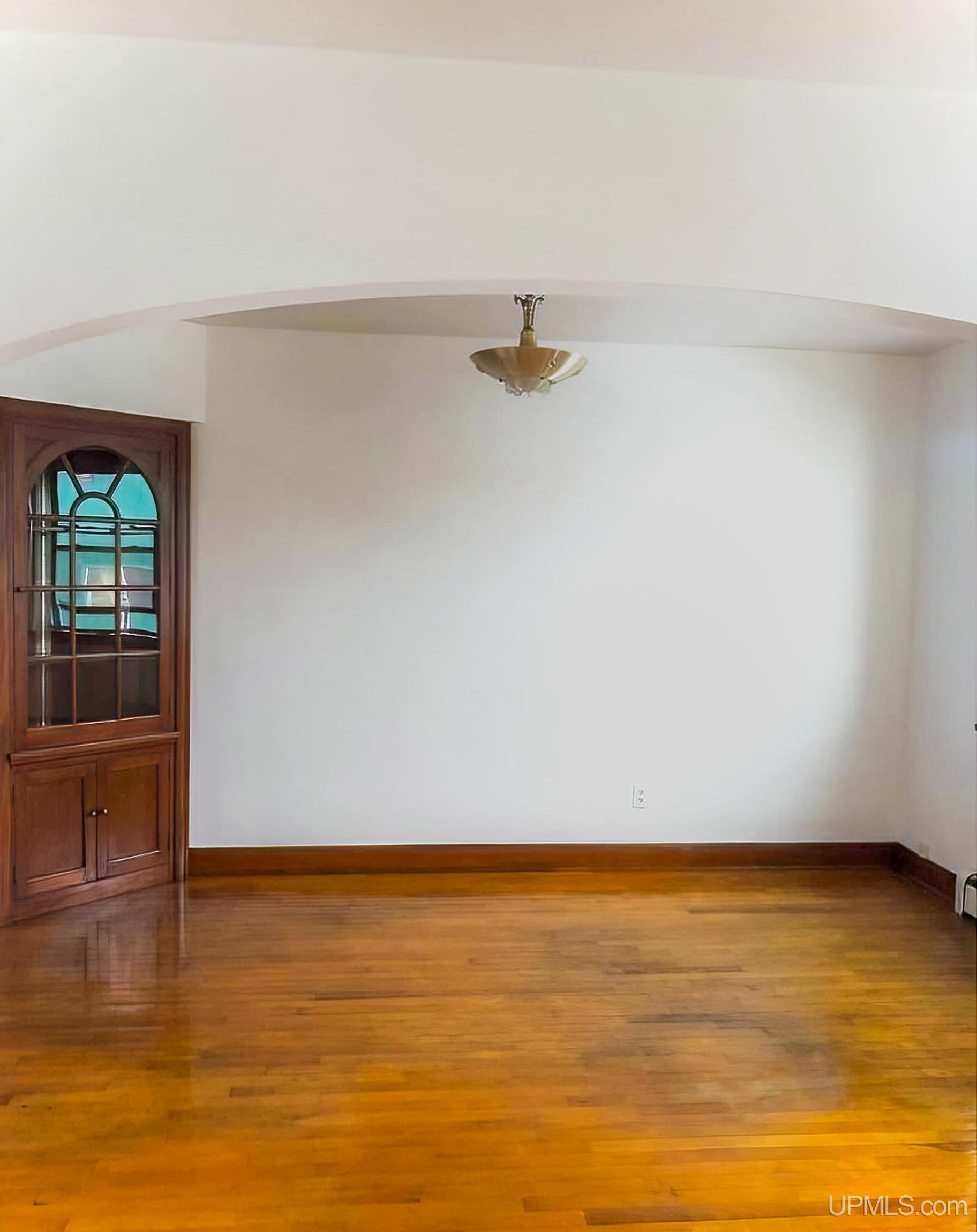 200 E Division Street Property Photo 16