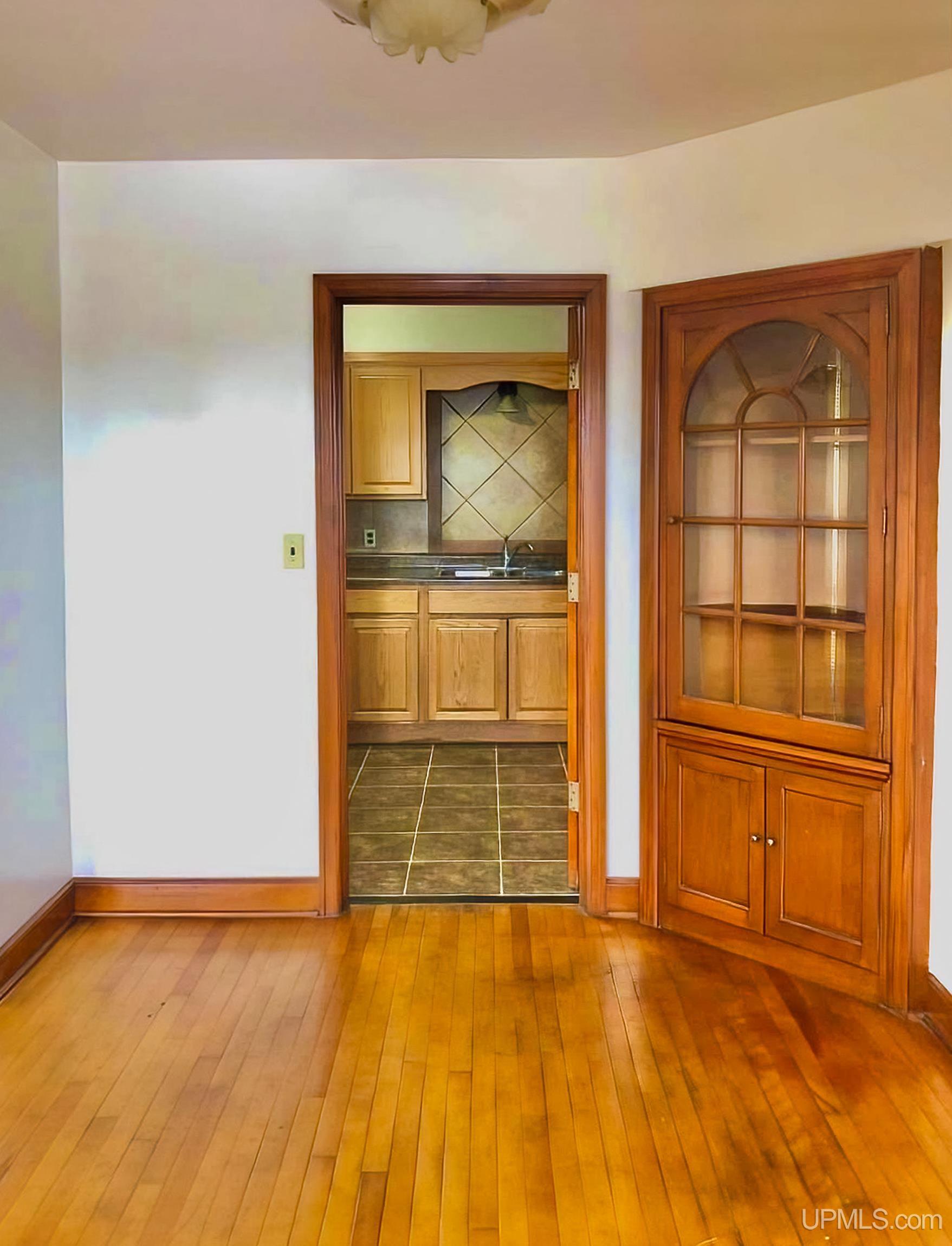 200 E Division Street Property Photo 17