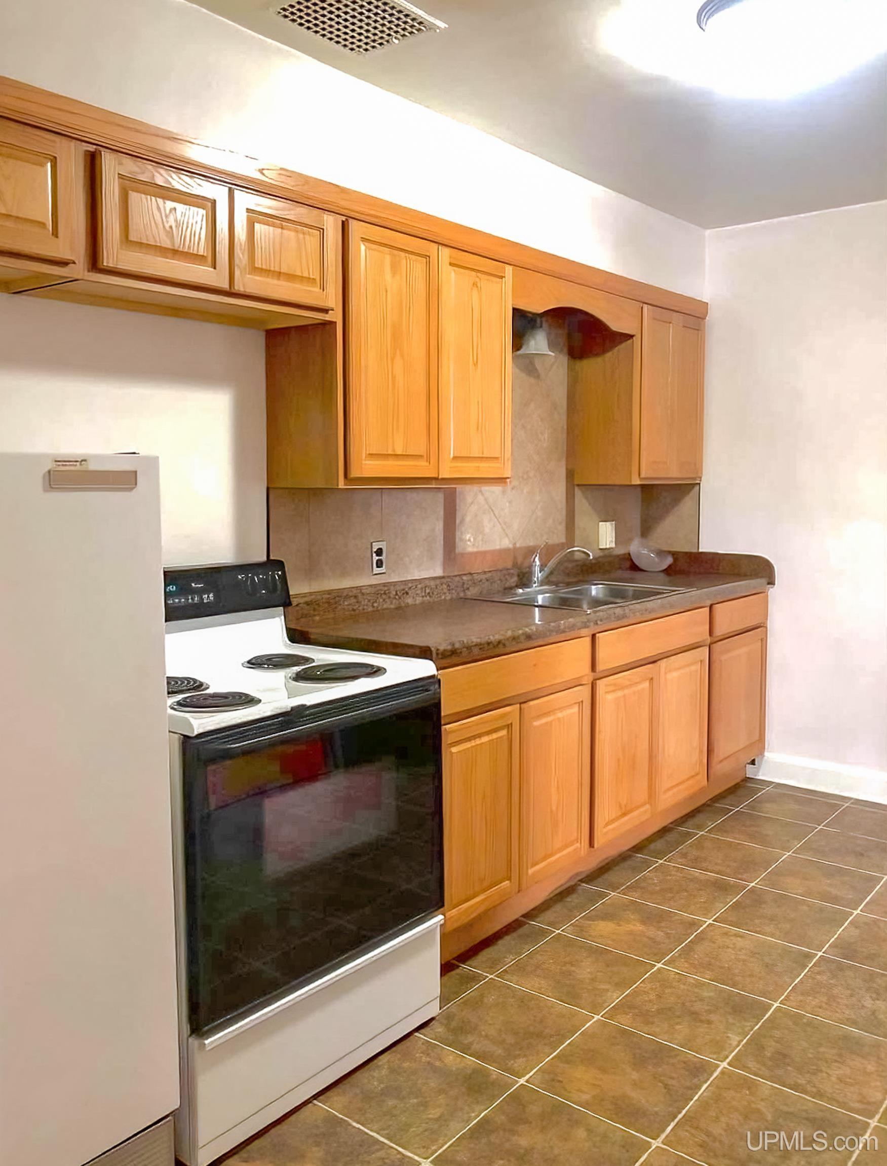 200 E Division Street Property Photo 18
