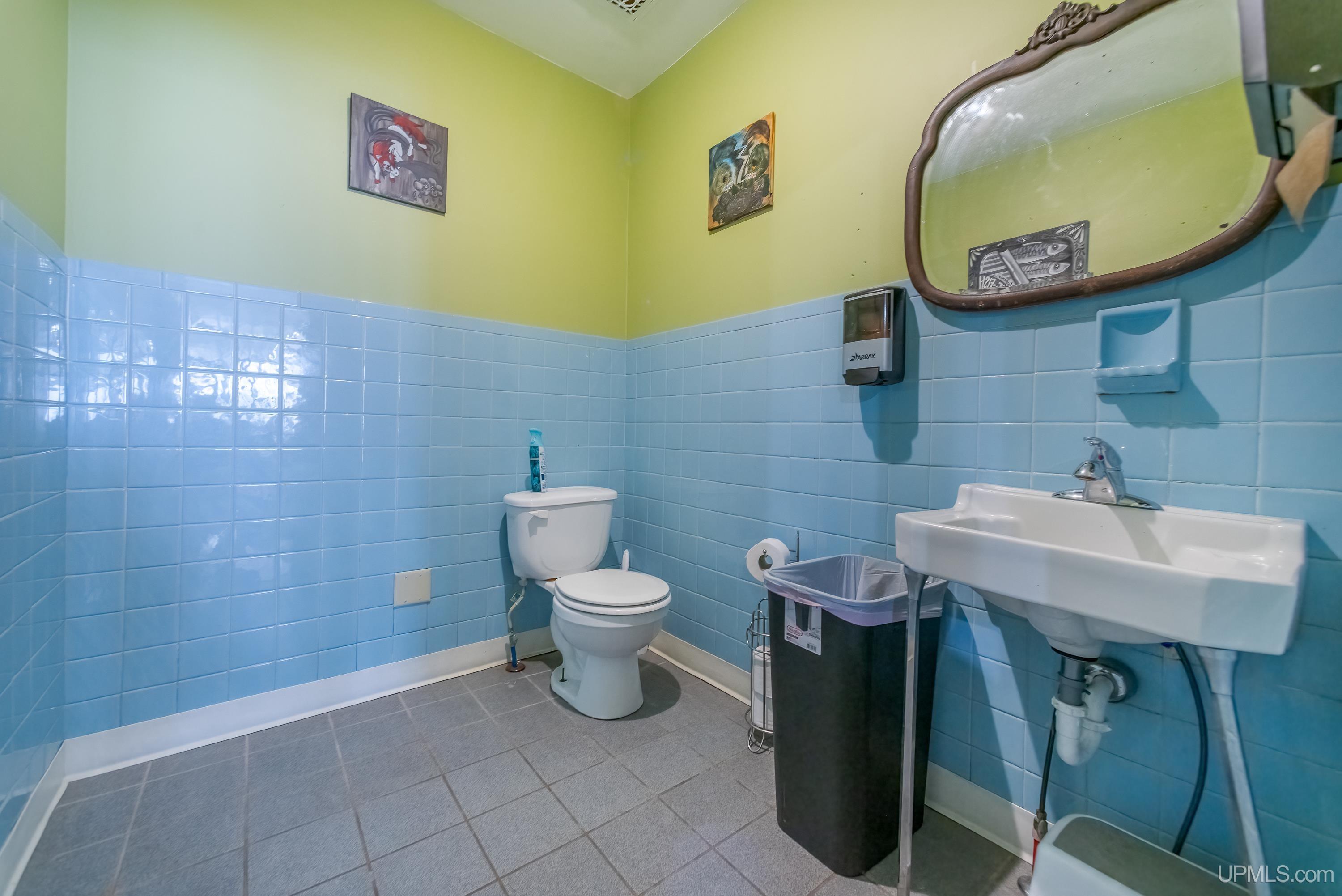 200 E Division Street Property Photo 32