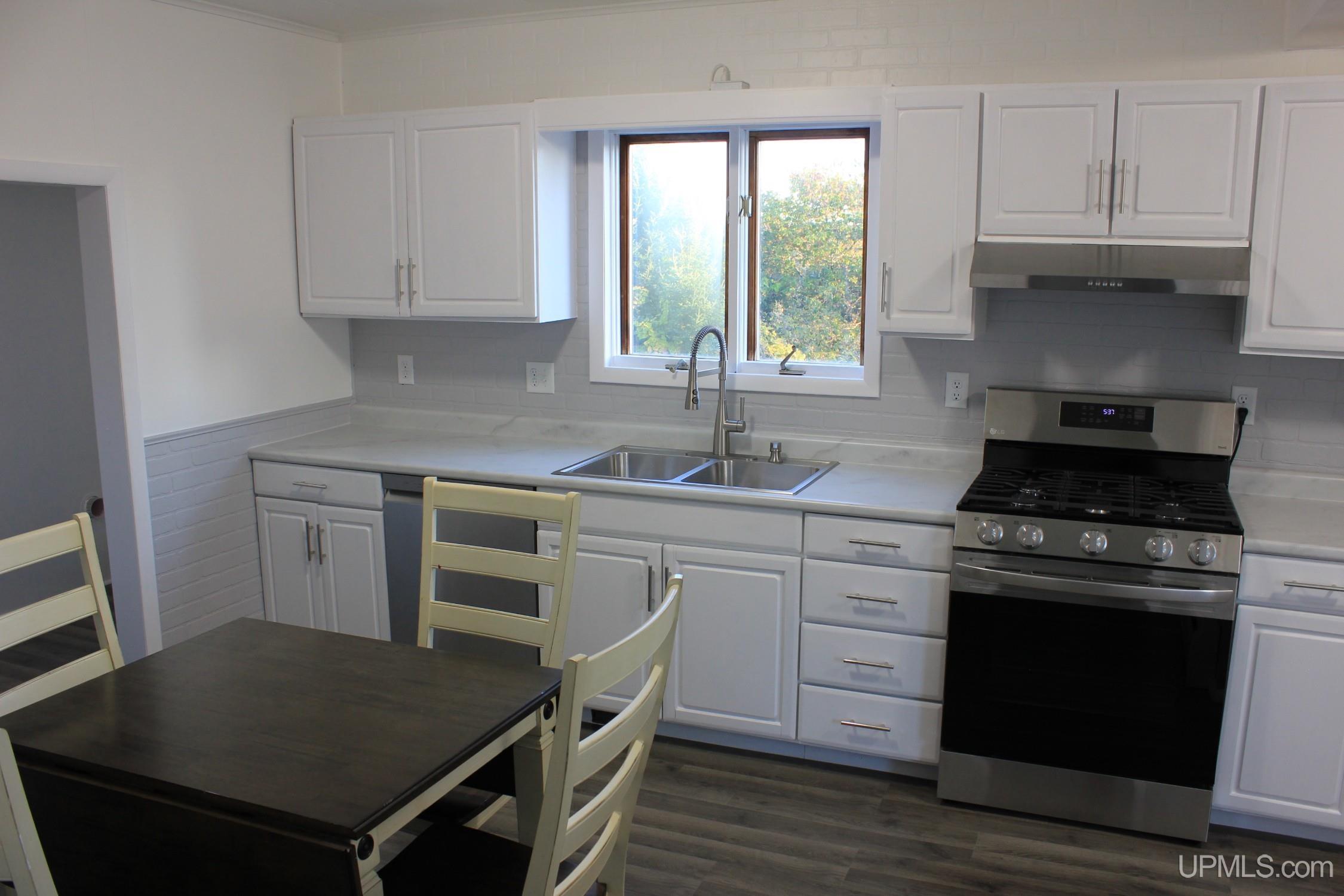 514 Hacey Street Property Photo 8