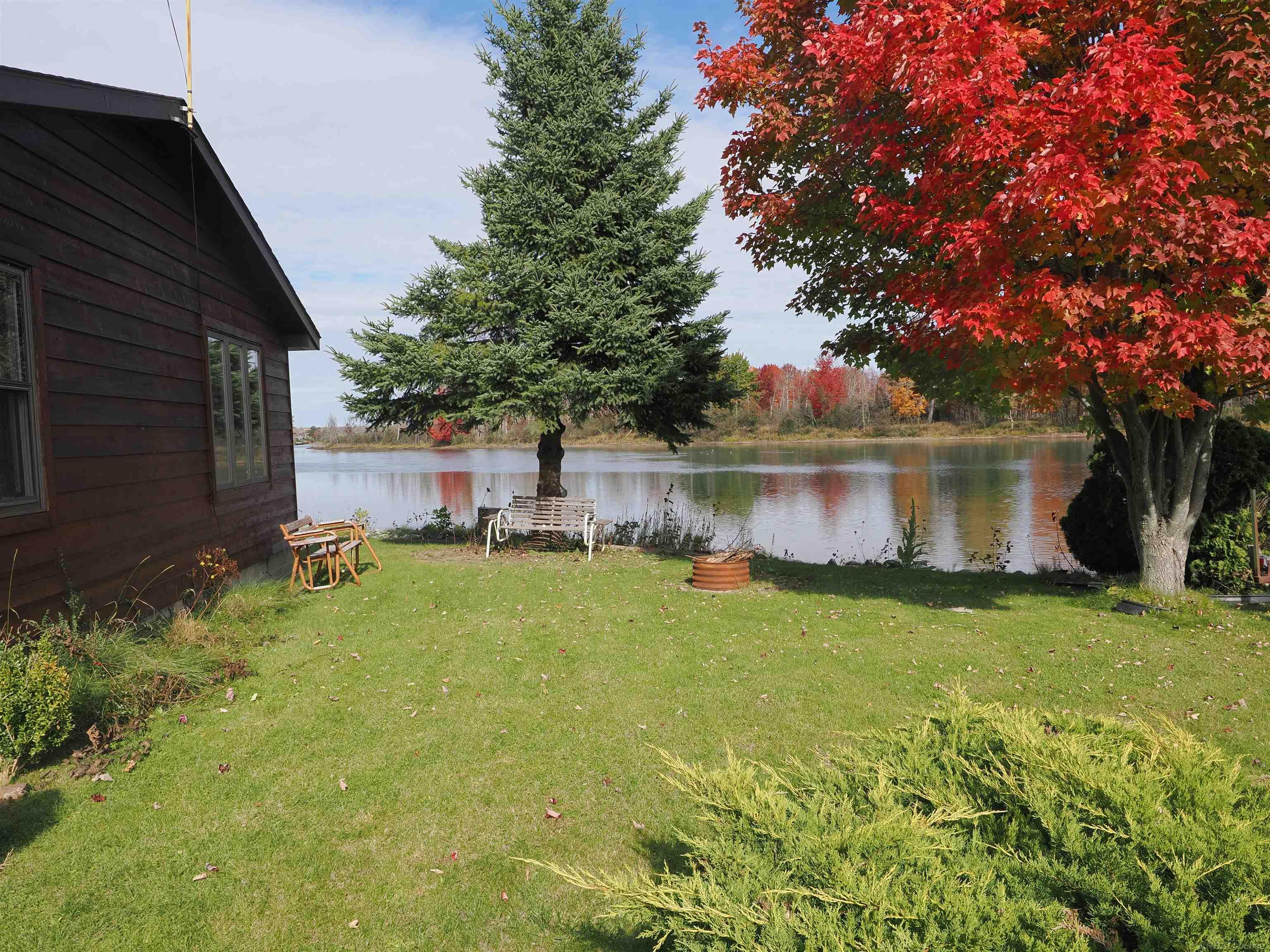 2039 S Riverside Drive Property Photo 4