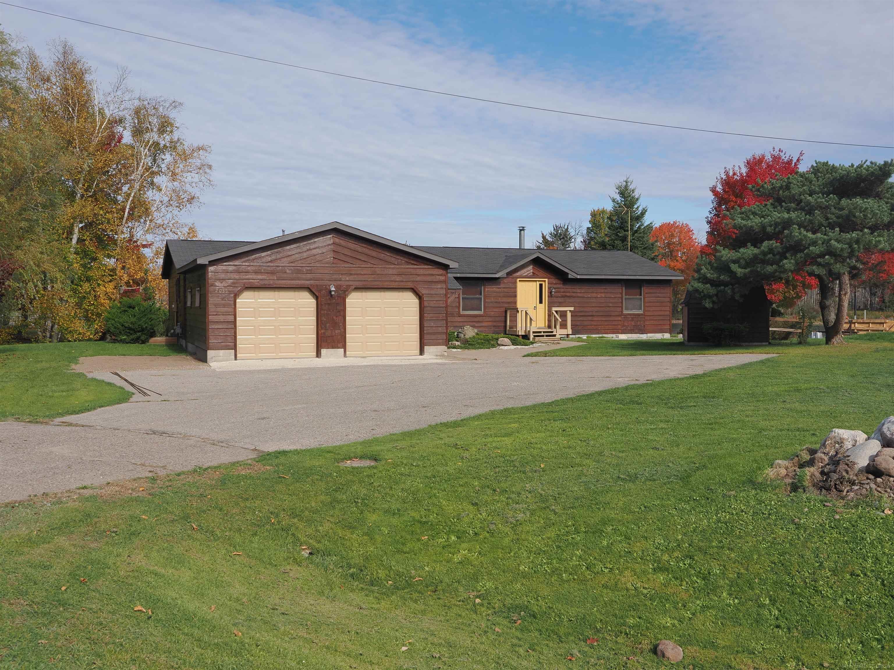 2039 S Riverside Drive Property Photo 5