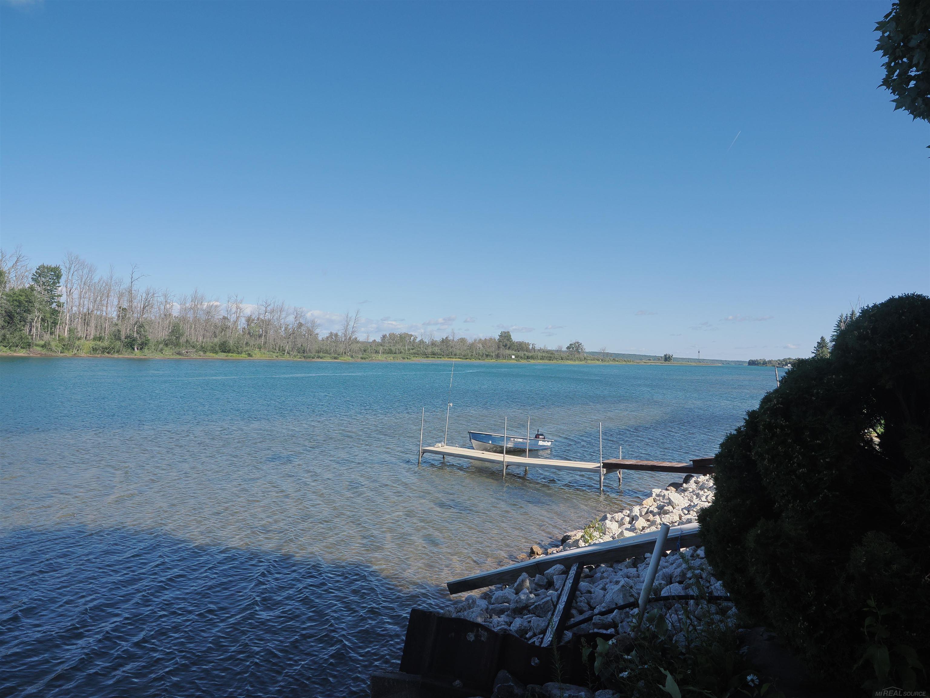 2039 S Riverside Drive Property Photo 7