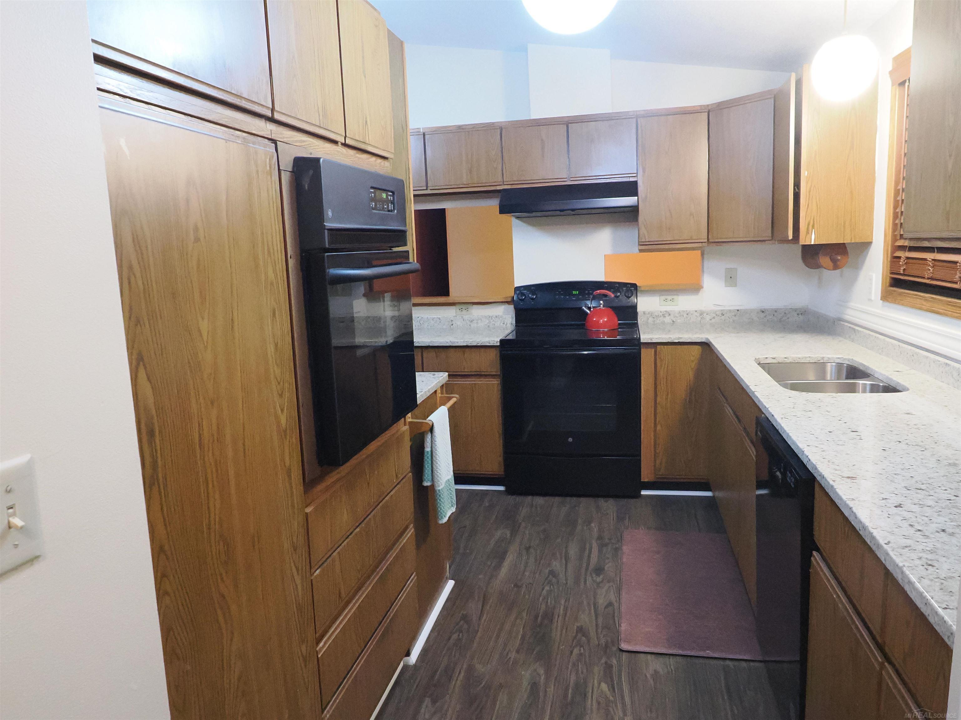 2039 S Riverside Drive Property Photo 8
