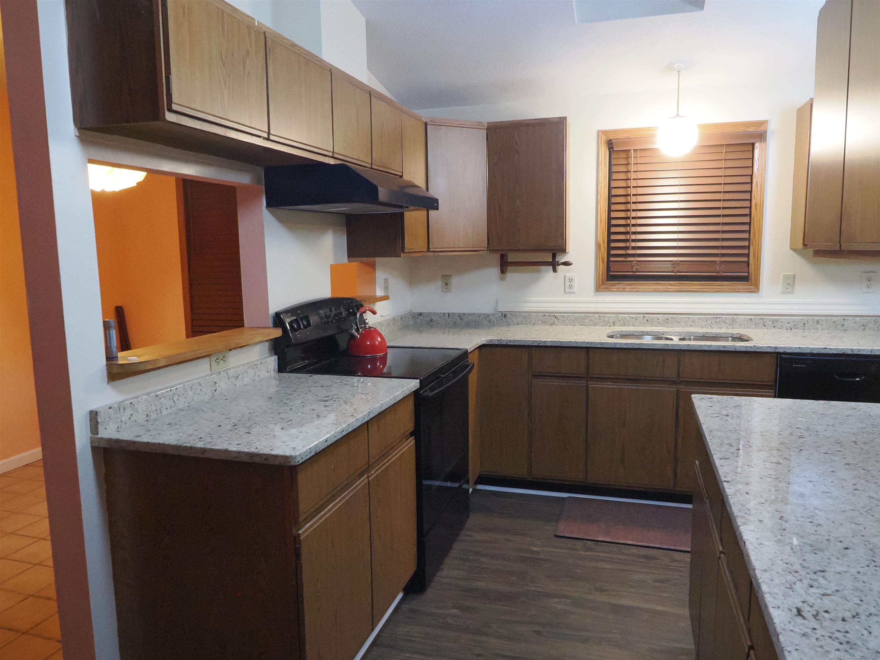 2039 S Riverside Drive Property Photo 10