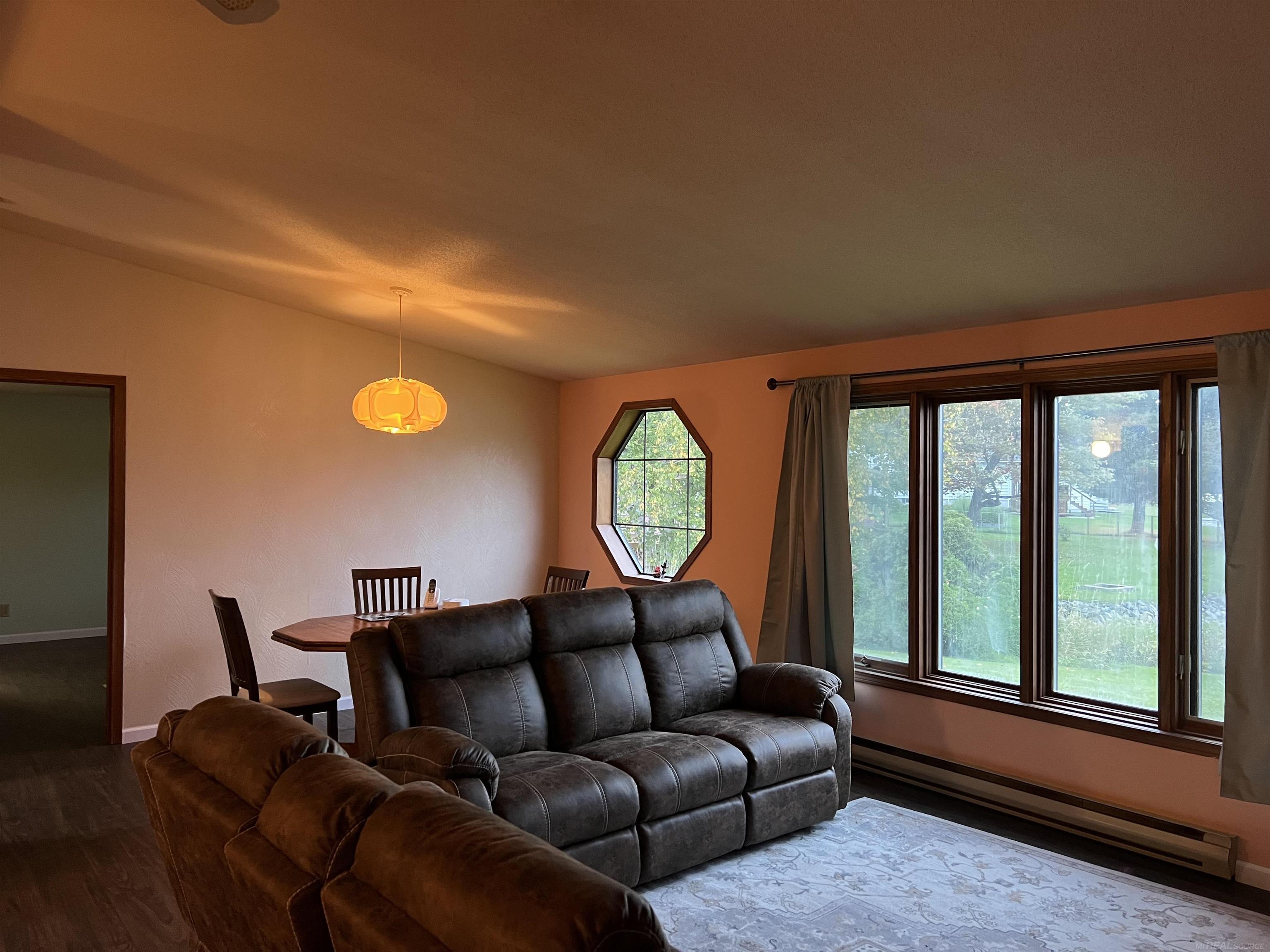 2039 S Riverside Drive Property Photo 13