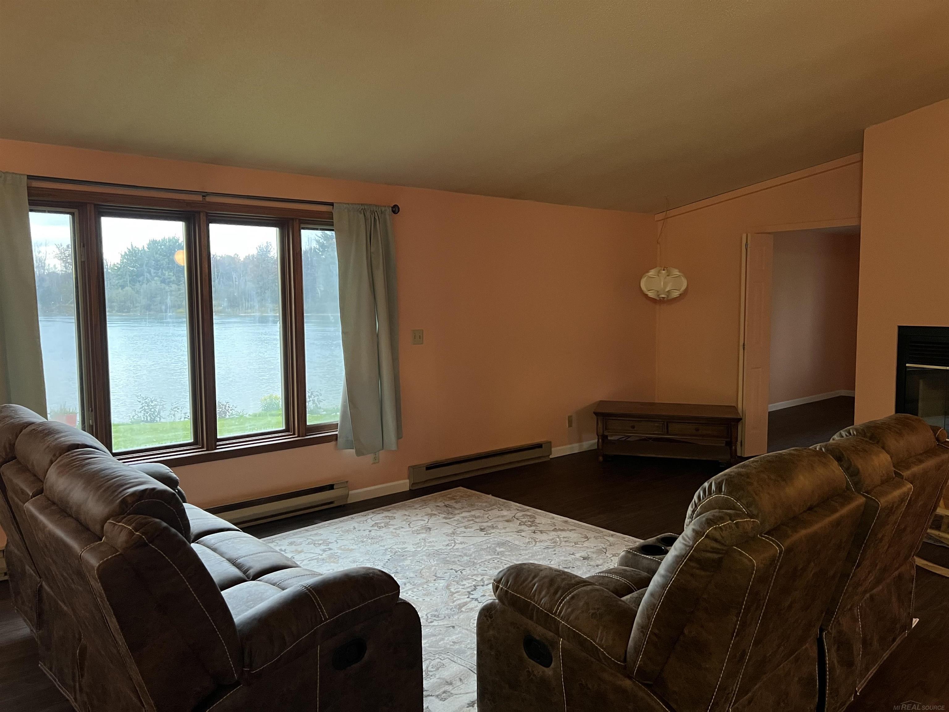 2039 S Riverside Drive Property Photo 14