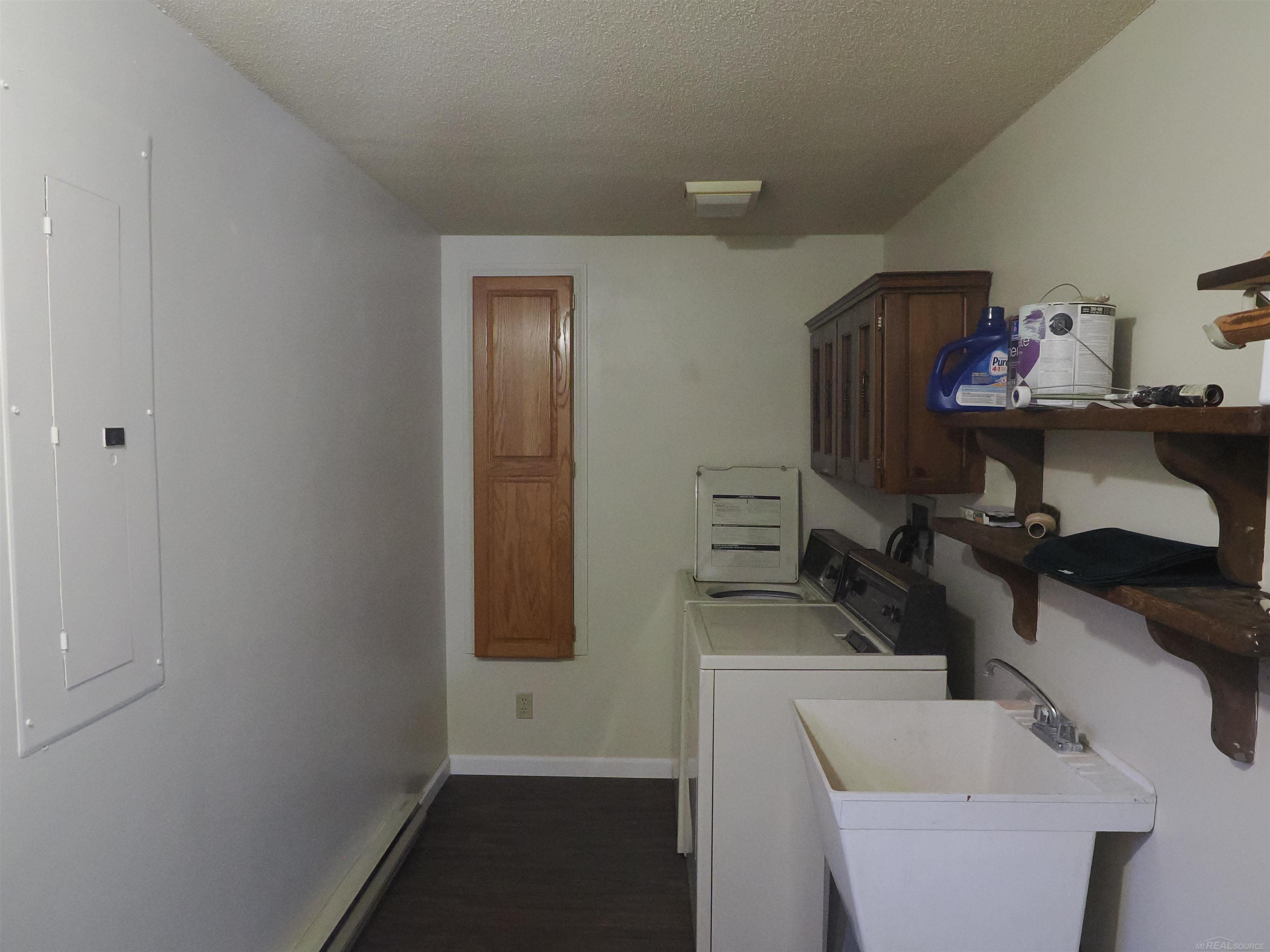 2039 S Riverside Drive Property Photo 28