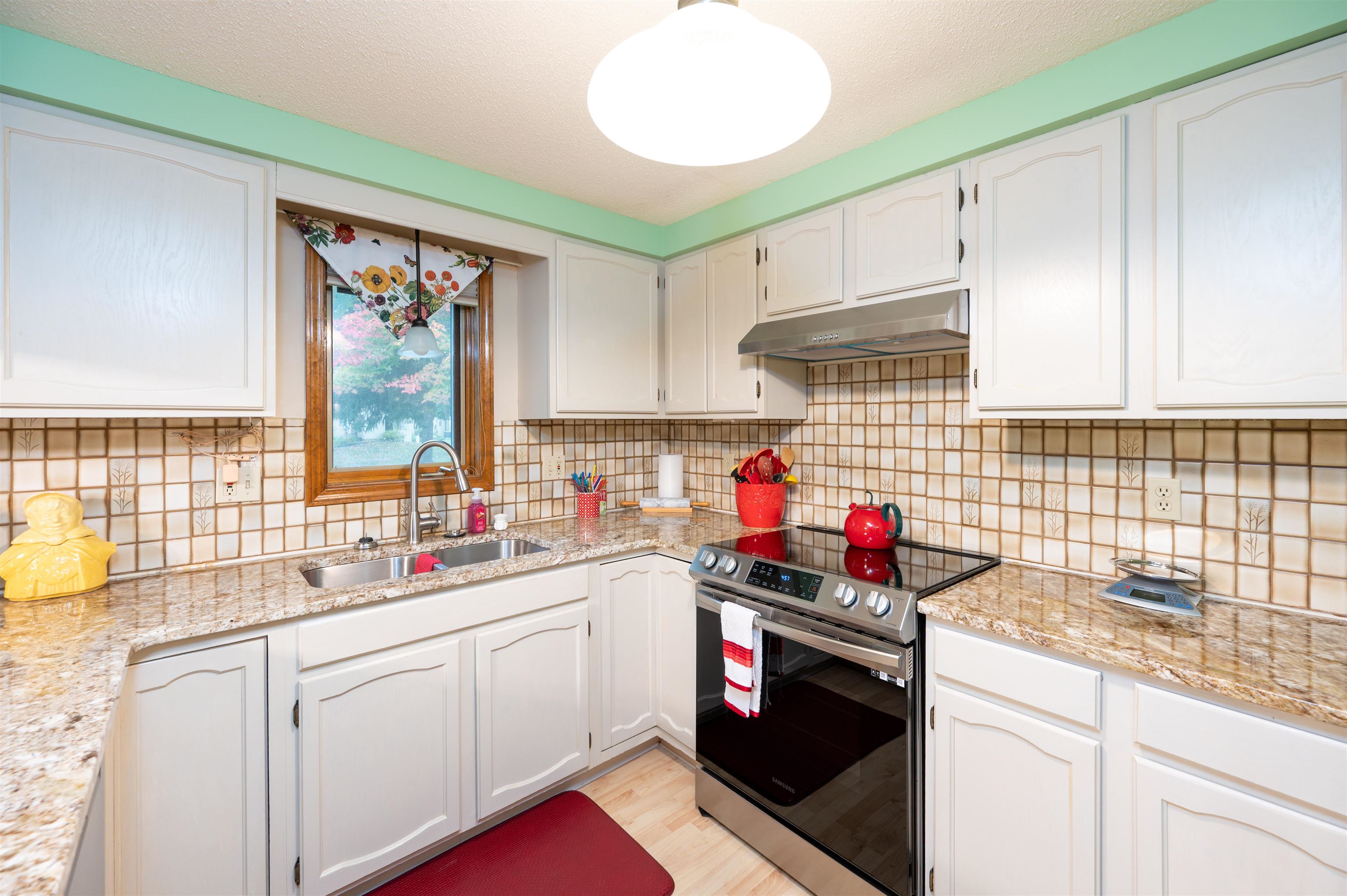 5010 Universal Drive Property Photo 14