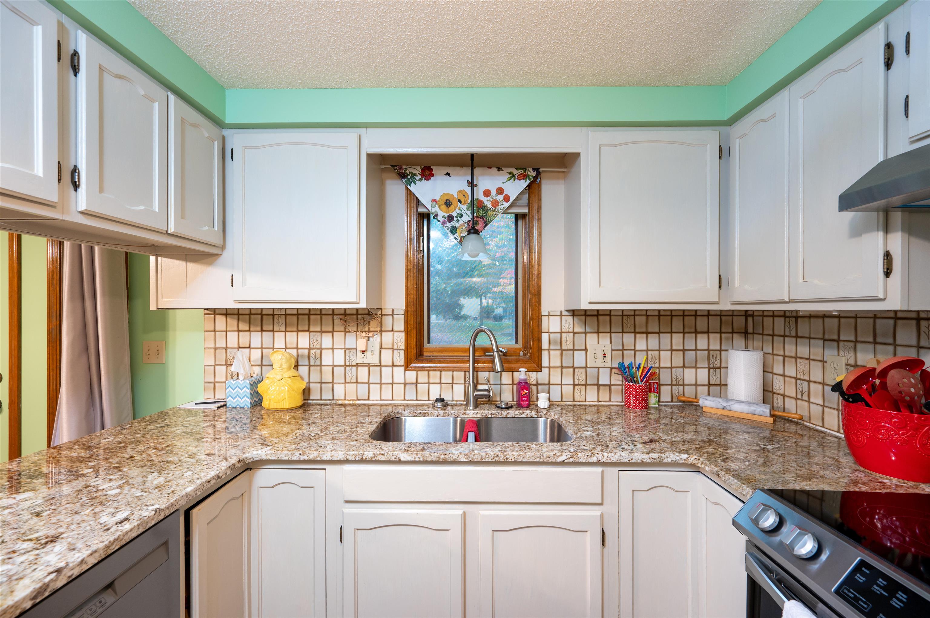 5010 Universal Drive Property Photo 15