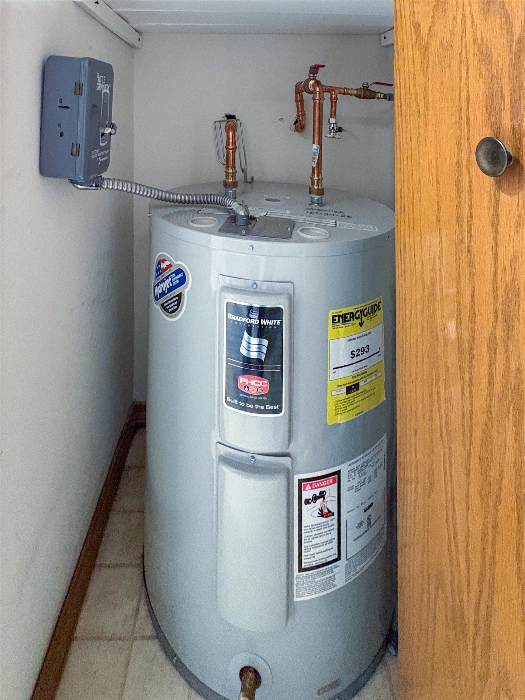 5010 Universal Drive Property Photo 27