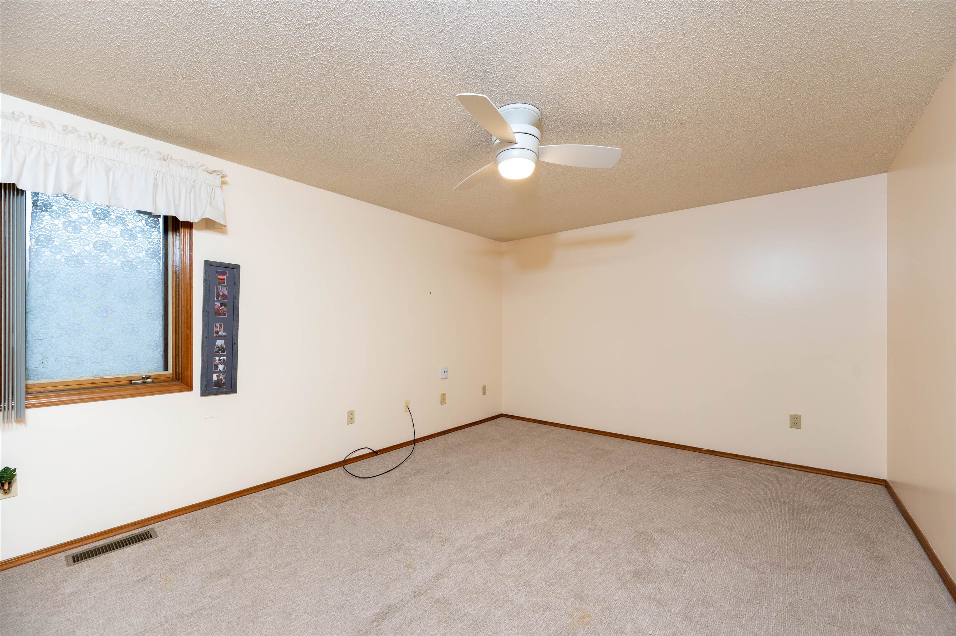 5010 Universal Drive Property Photo 28