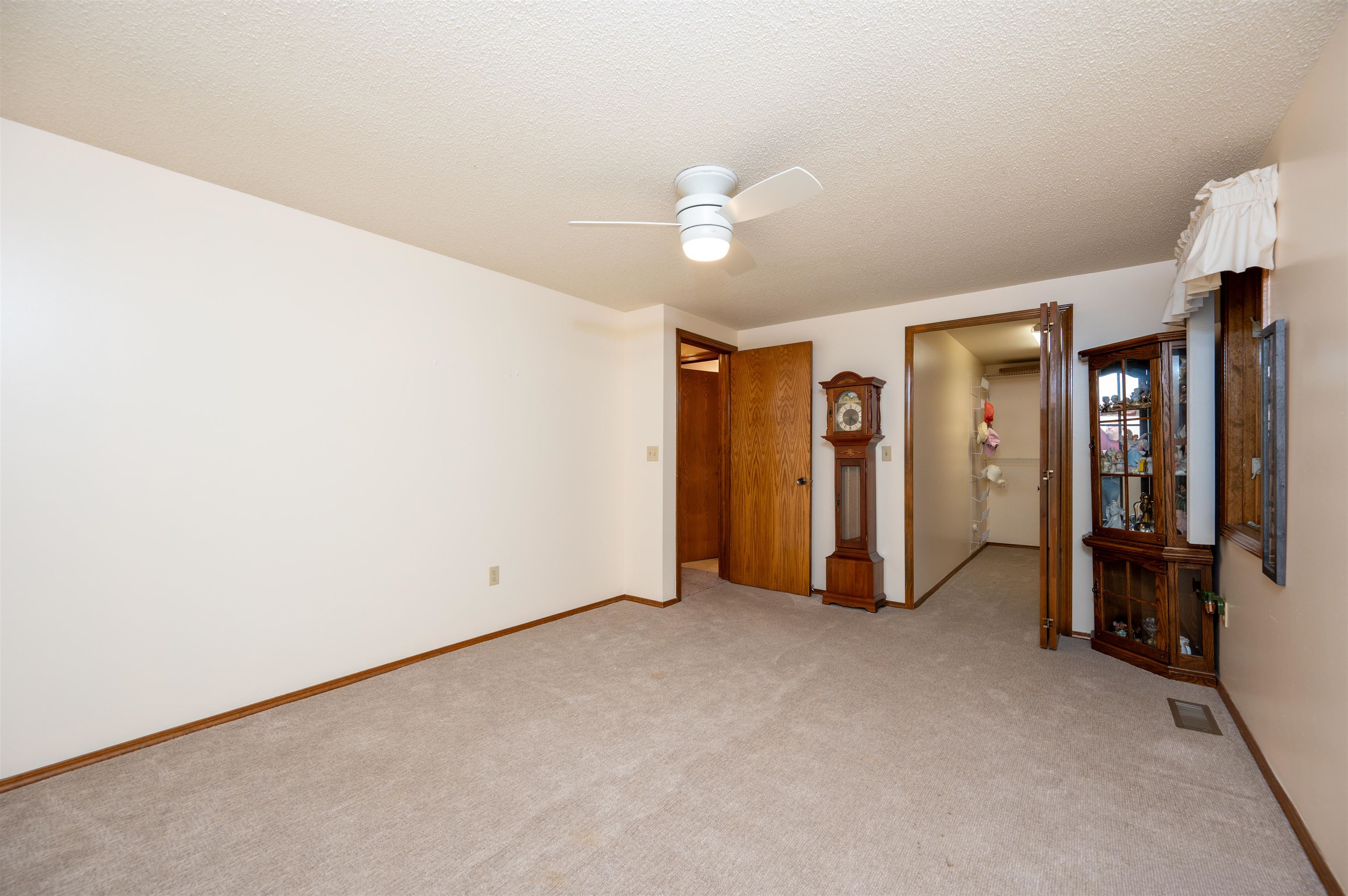 5010 Universal Drive Property Photo 29
